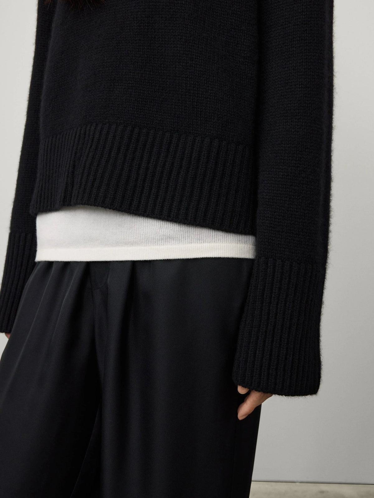 SONY SWEATER IN BLACK SWEATER LISA YANG