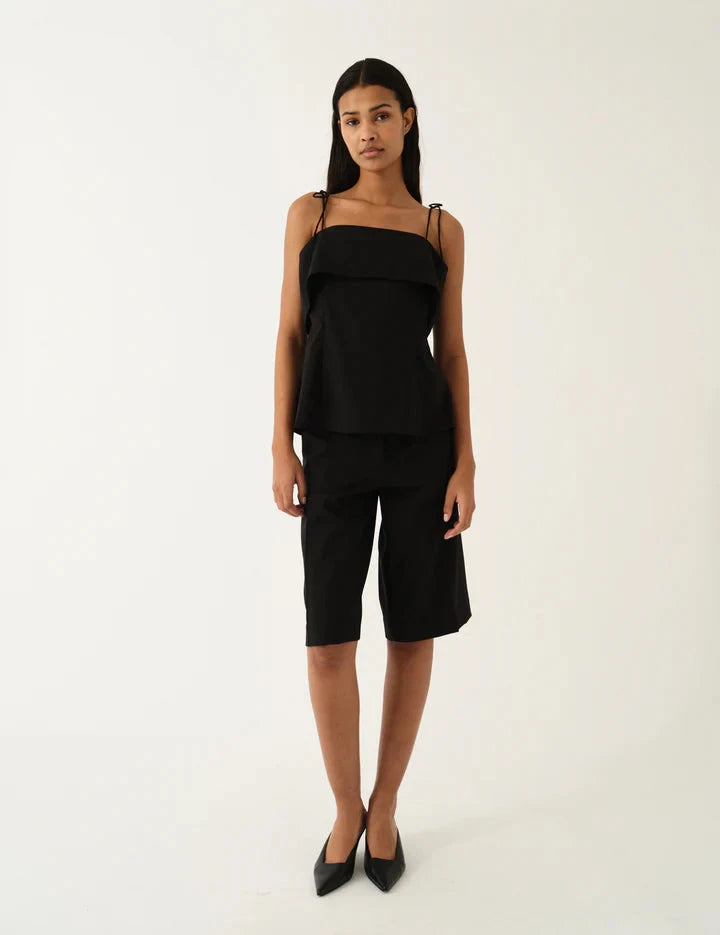 GRAND TOP IN BLACK TOP THE GARMENT