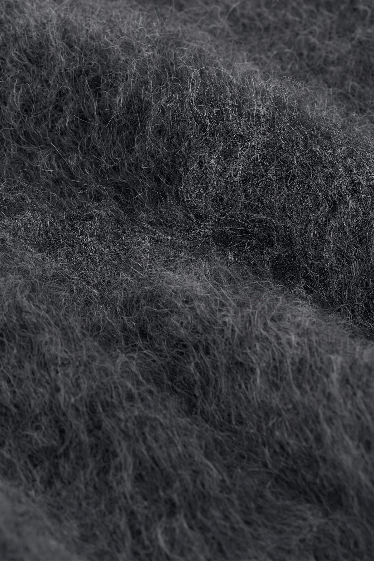 ALPACA CREWNECK IN ANTHRACITE MELANGE KNIT SOFT GOAT