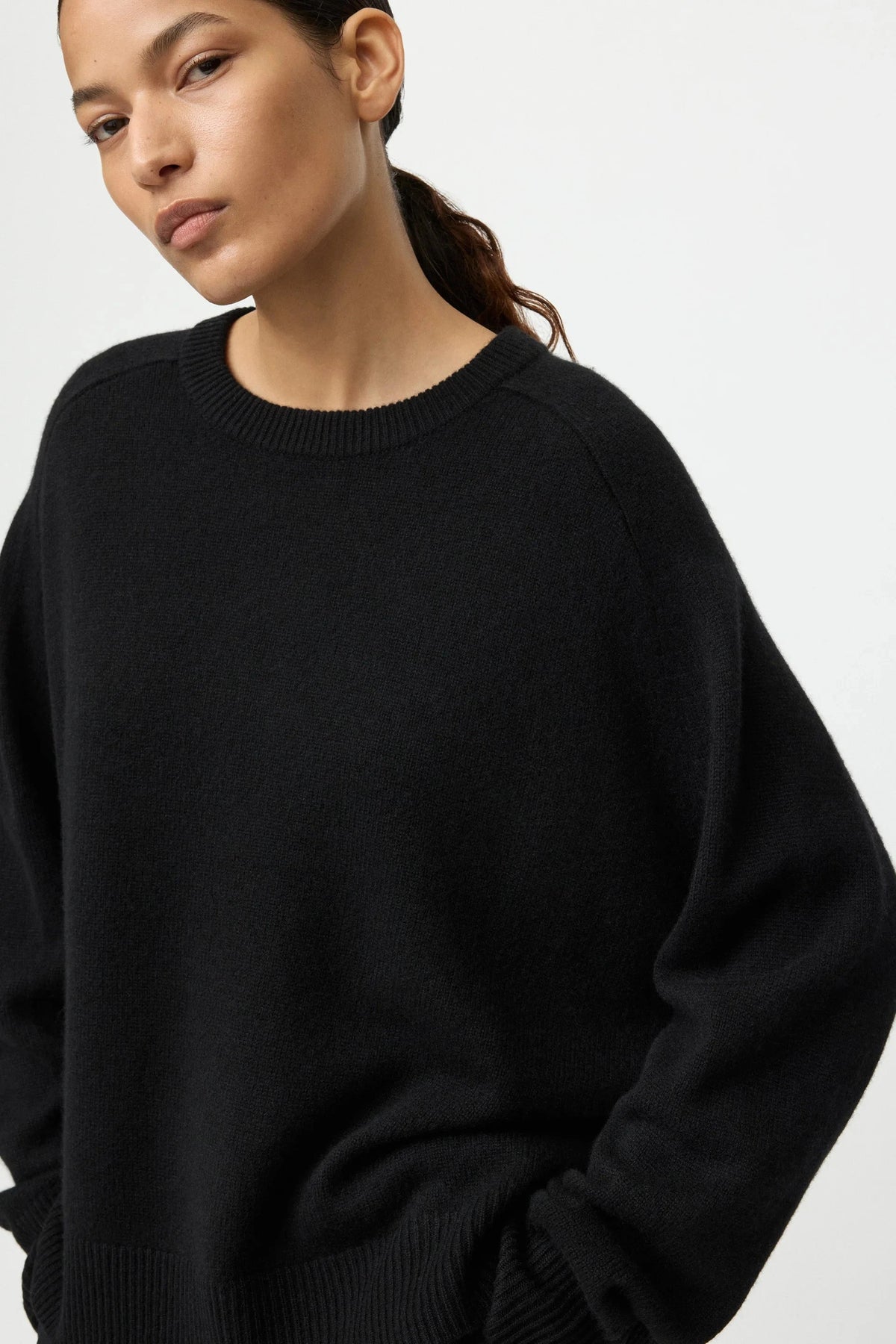 BOYFRIEND CREWNECK IN BLACK KNIT SOFT GOAT