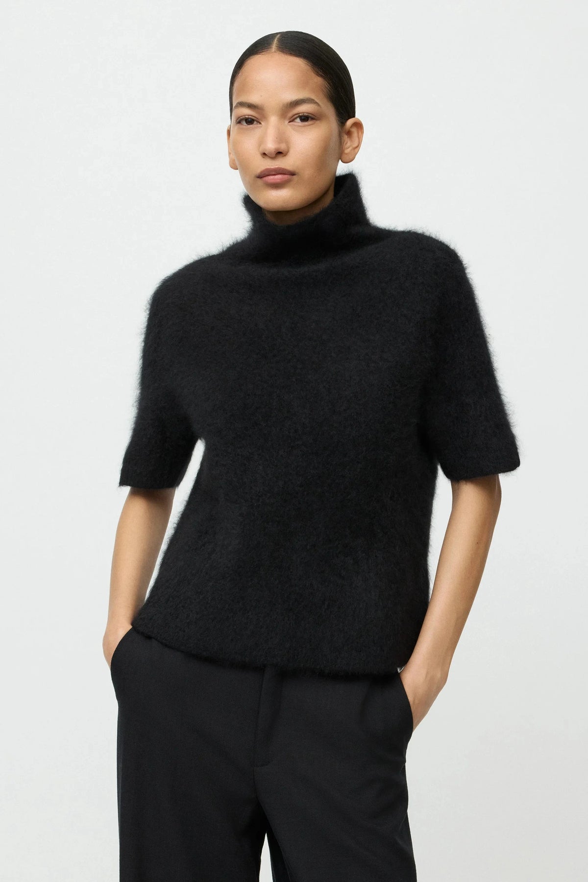 BRUSHED SHORT SLEEVE IN BLACK KNIT SOFT GOAT