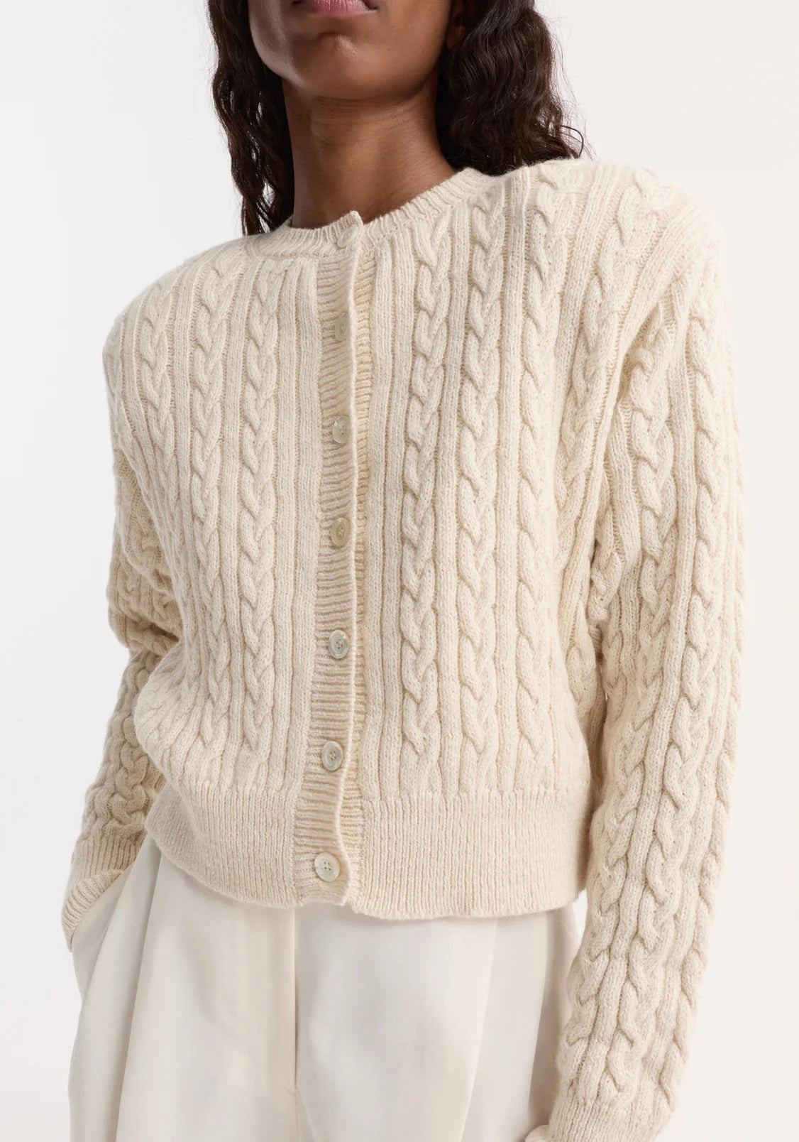 FINE MERINO CABLE CARDIGAN IN CREAM CARDIGAN ROHE