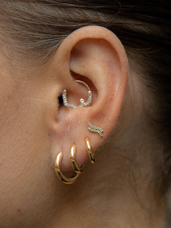 SLATE 10 HUGGIE IN GOLD EARRING MARIA BLACK