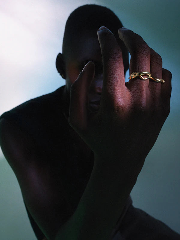 TWISTED DECEIVER RING RING MARIA BLACK