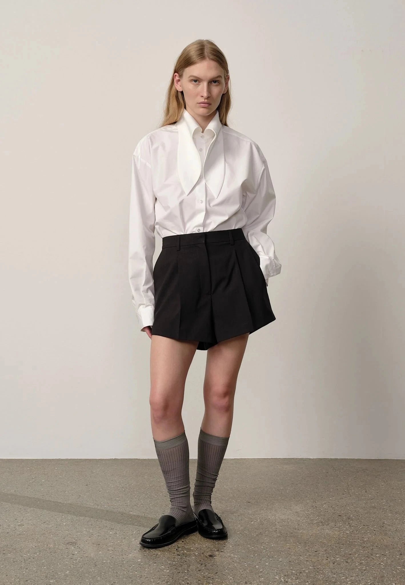 RUNI SHORTS IN IRON SHORT HERSKIND
