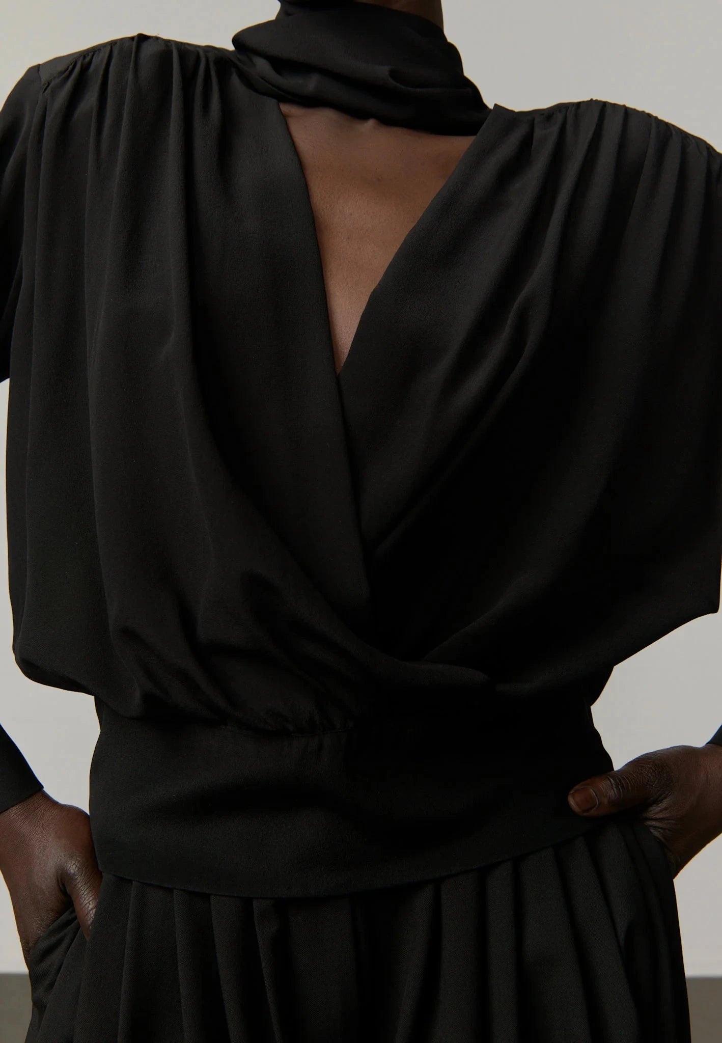 JUAN SILK BLOUSE IN BLACK TOP HERSKIND