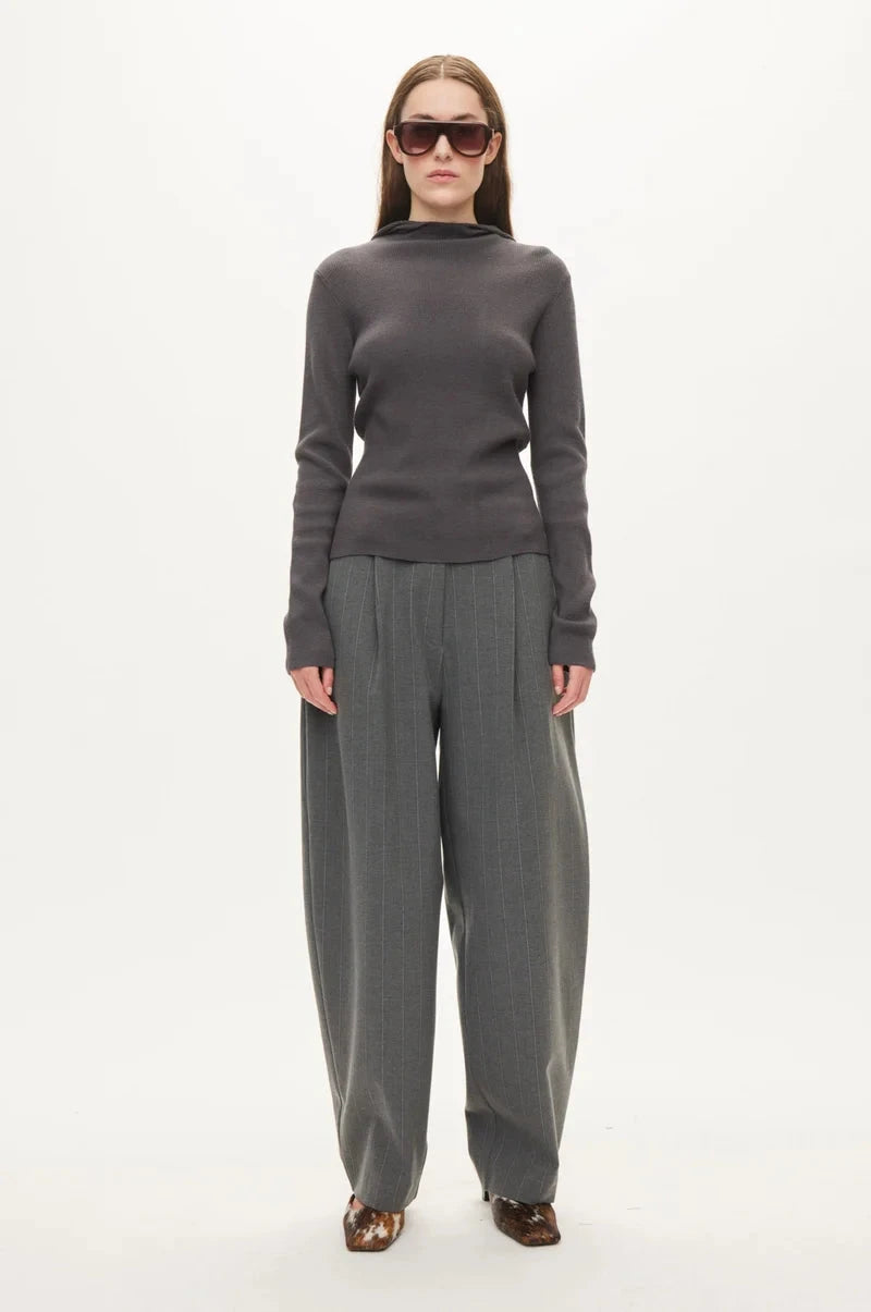 ALANIS HOOD KNIT IN DARK GREY KNIT OVAL SQUARE