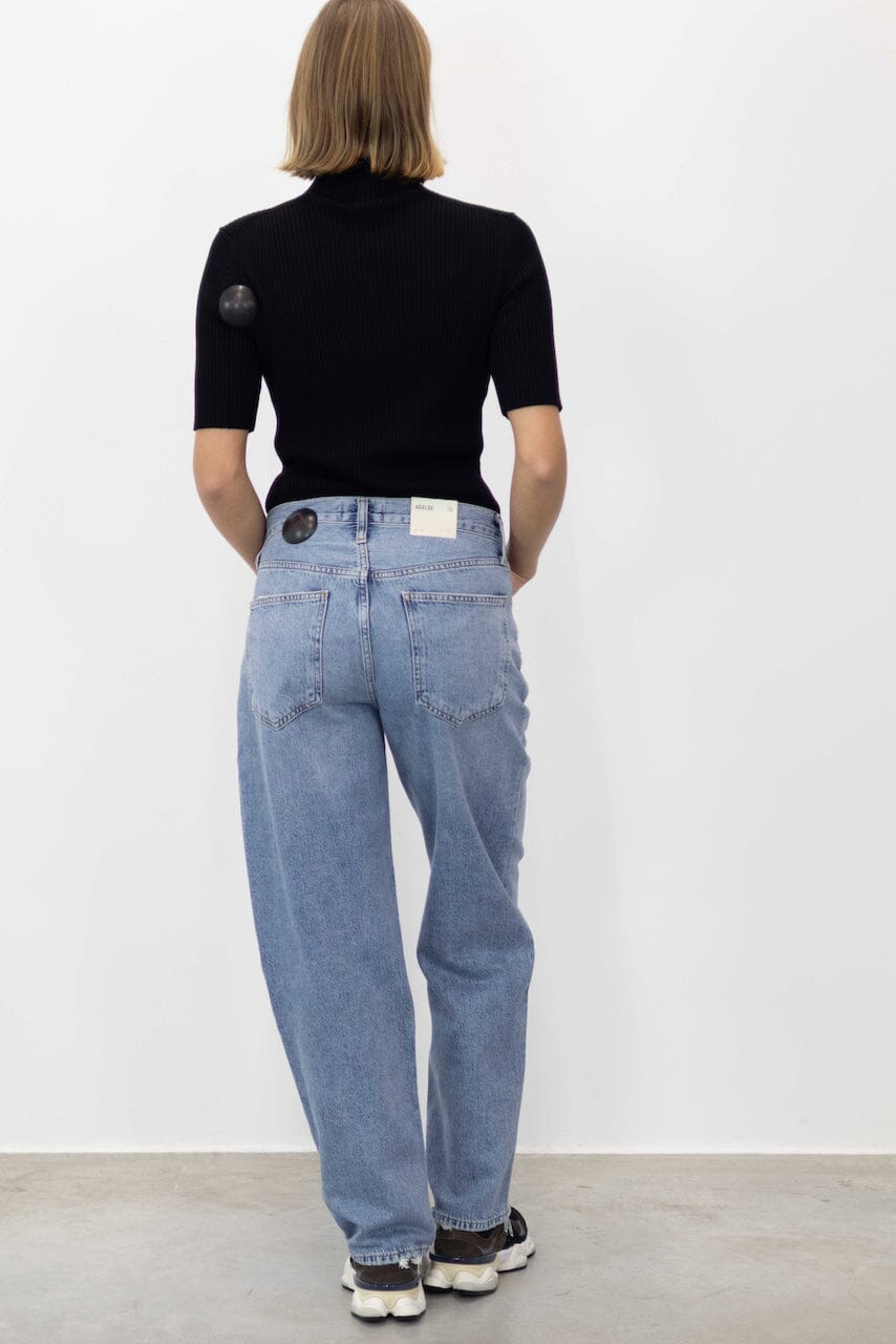 THE ICONIC ASYMETRIC JEANS IN ETERNAL JEANS AGOLDE 