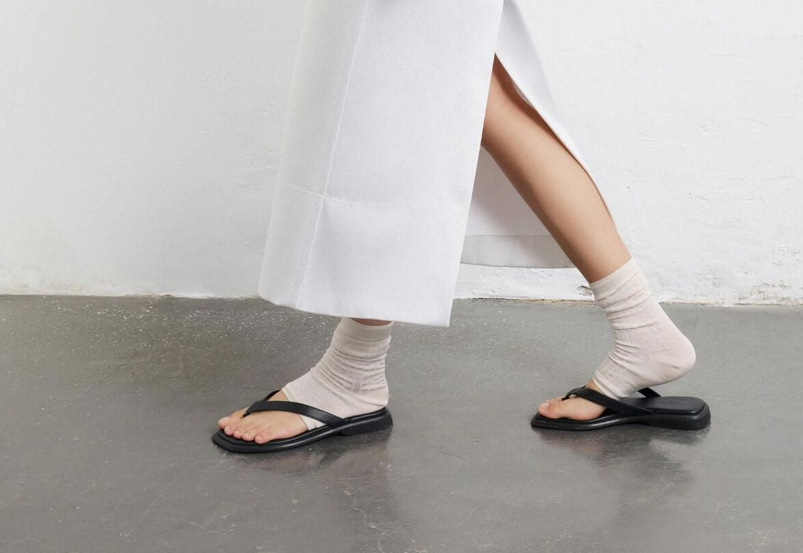 IZZY SANDALES IN BLACK SHOES VAGABOND