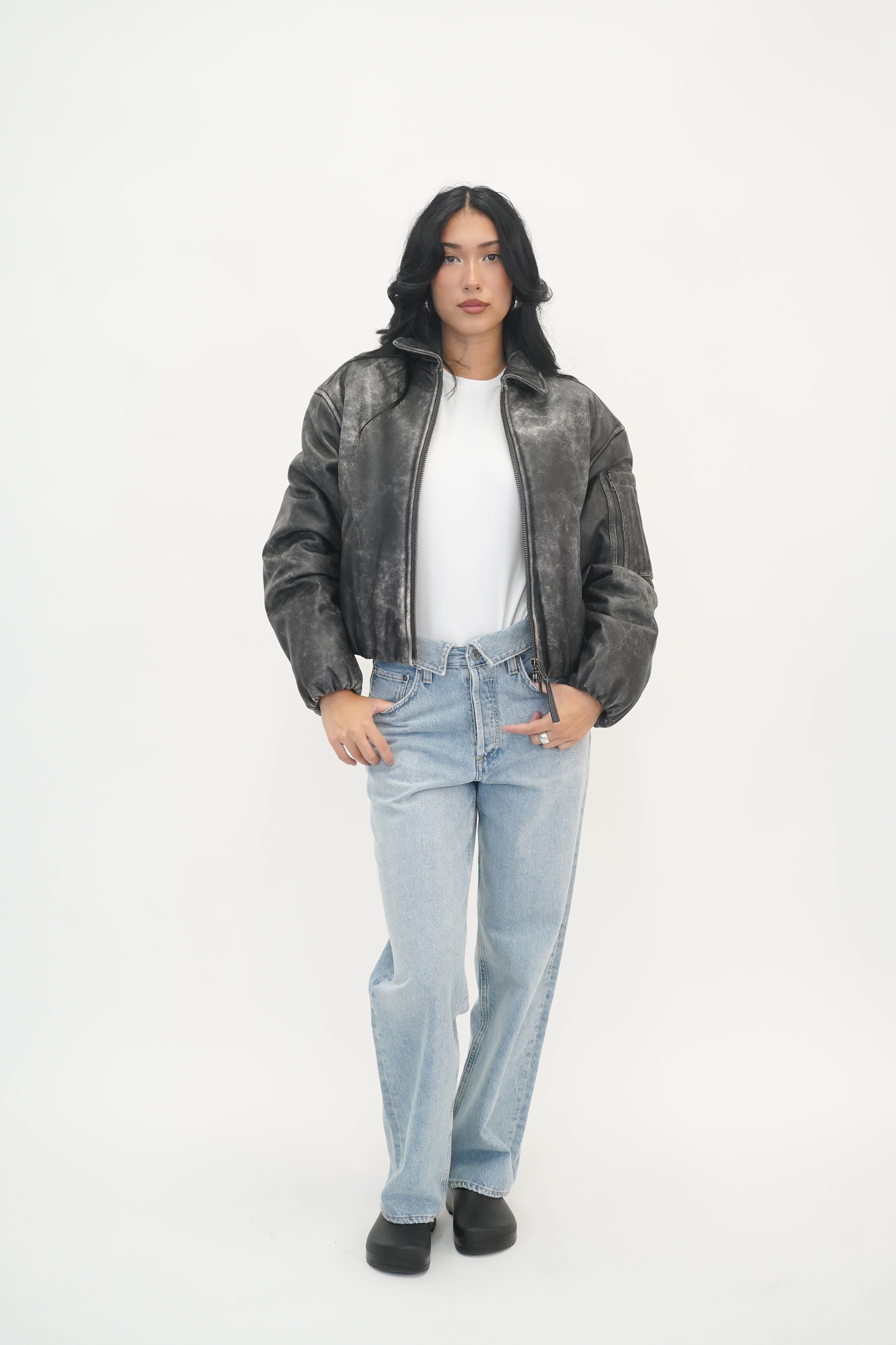BOLD LEATHER BOMBER BOMBER OVAL SQUARE