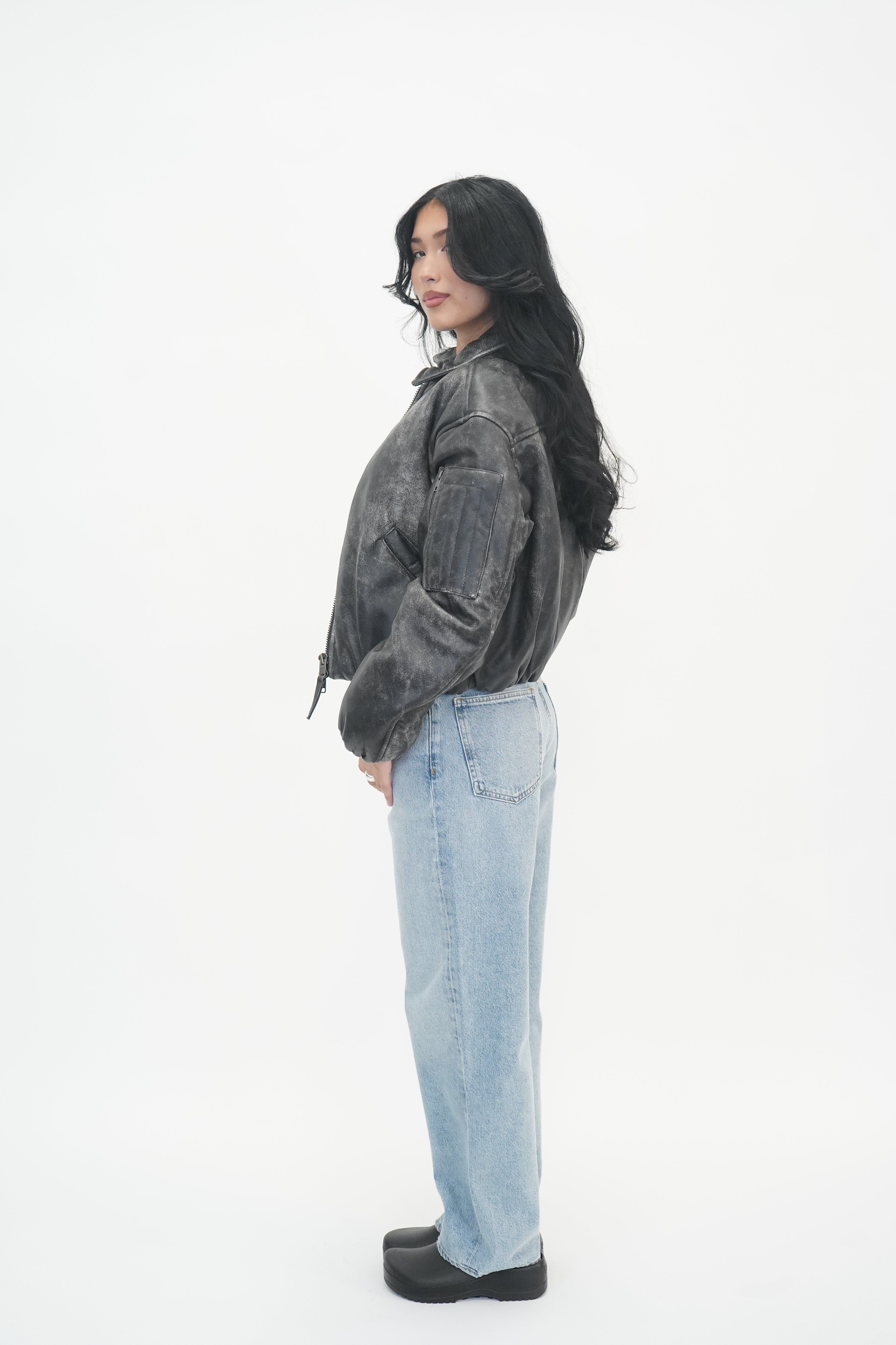 BOLD LEATHER BOMBER BOMBER OVAL SQUARE