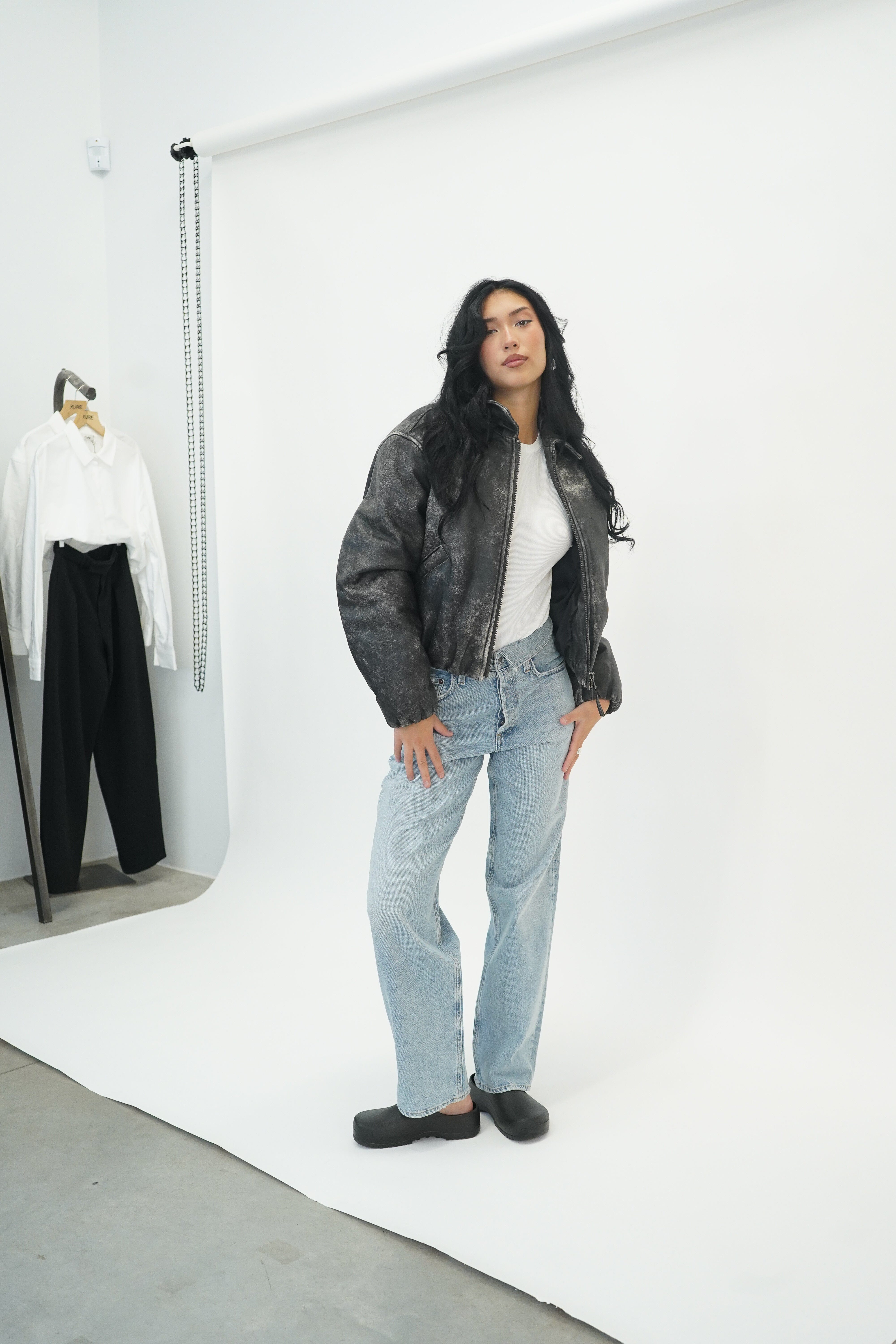 BOLD LEATHER BOMBER BOMBER OVAL SQUARE