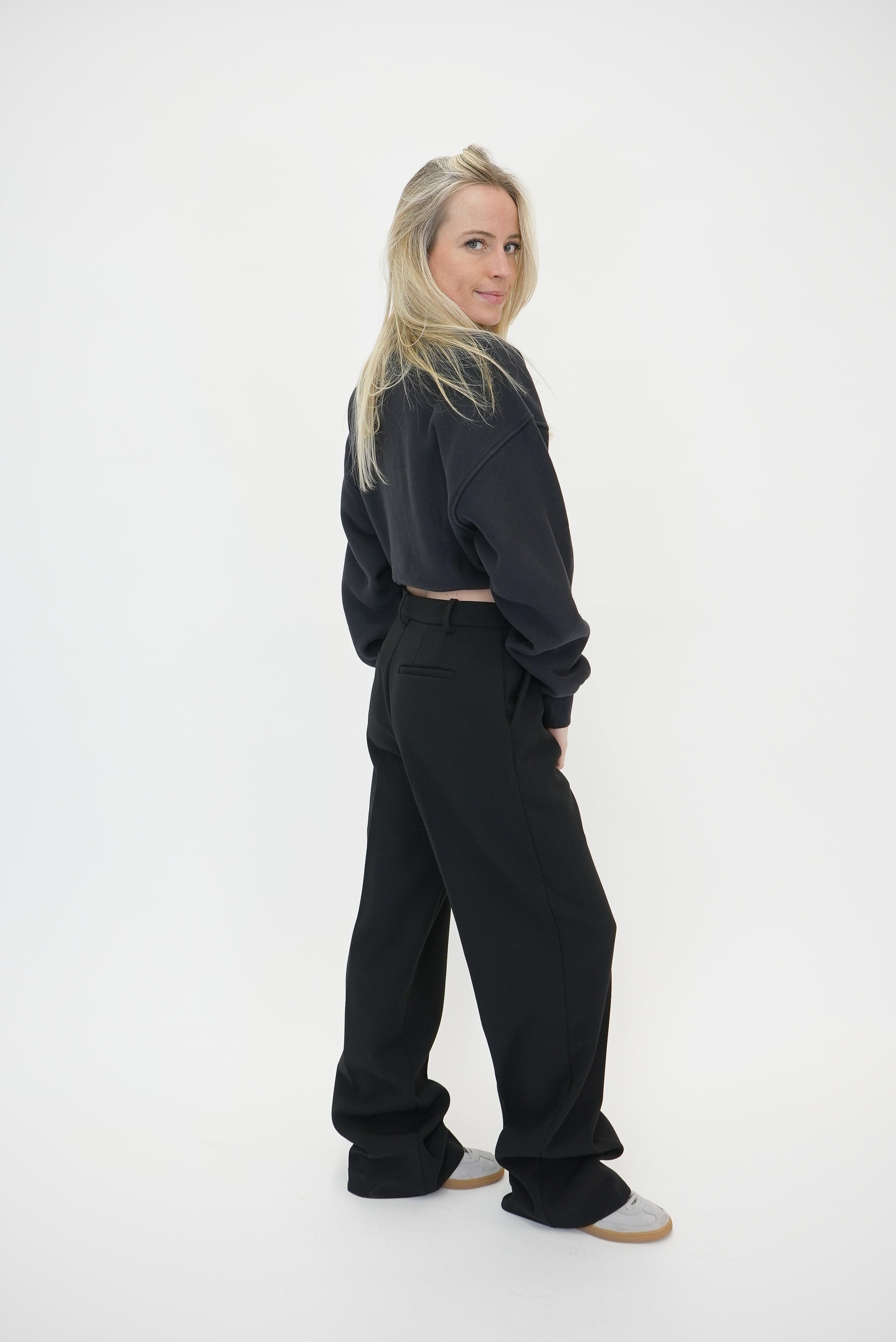 KIT CREWNECK SWEATSHIRT IN WASHED BLACK SWEATSHIRT AGOLDE