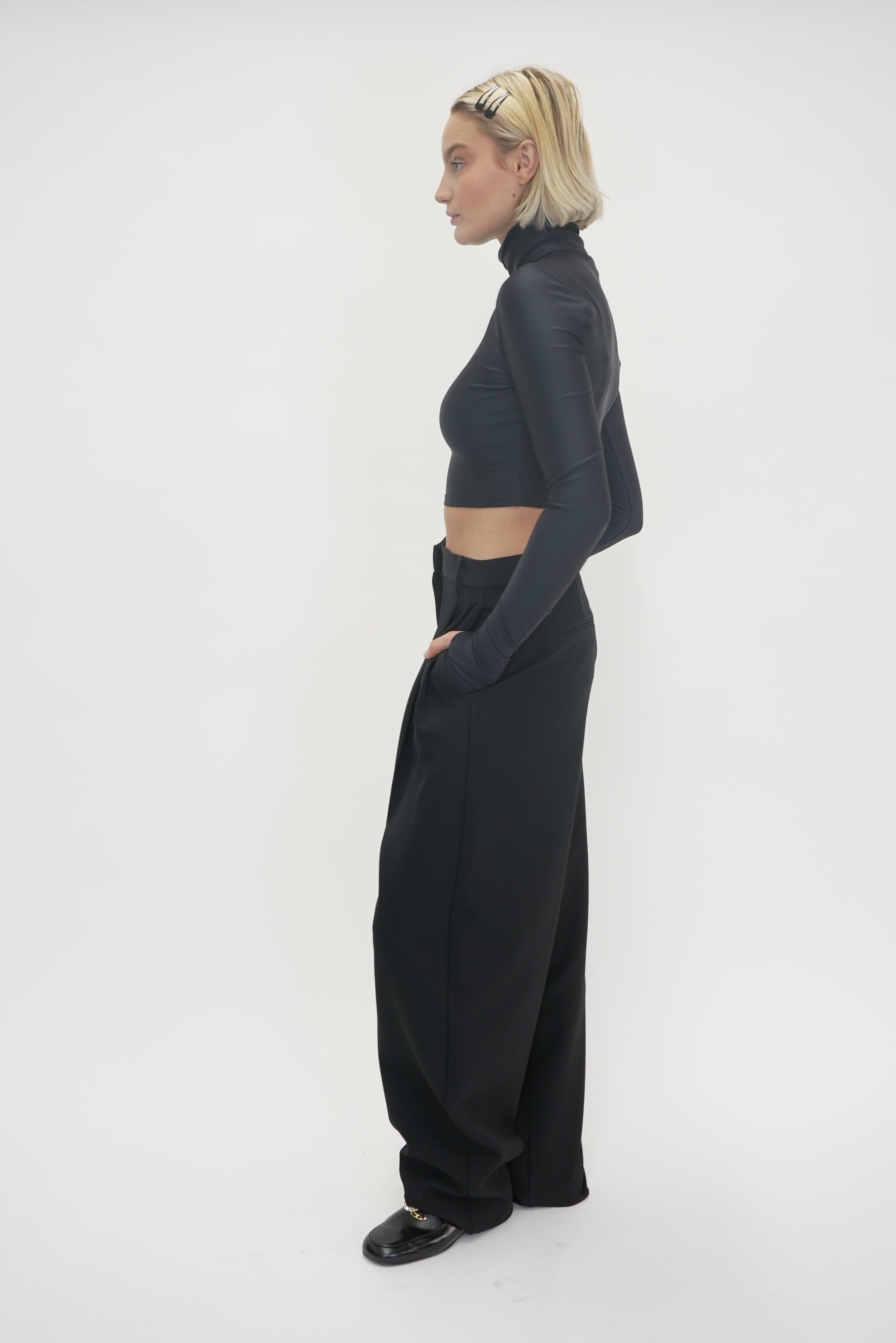 ORCHID LYCRA TOP IN BLACK TOP THE ANDAMANE