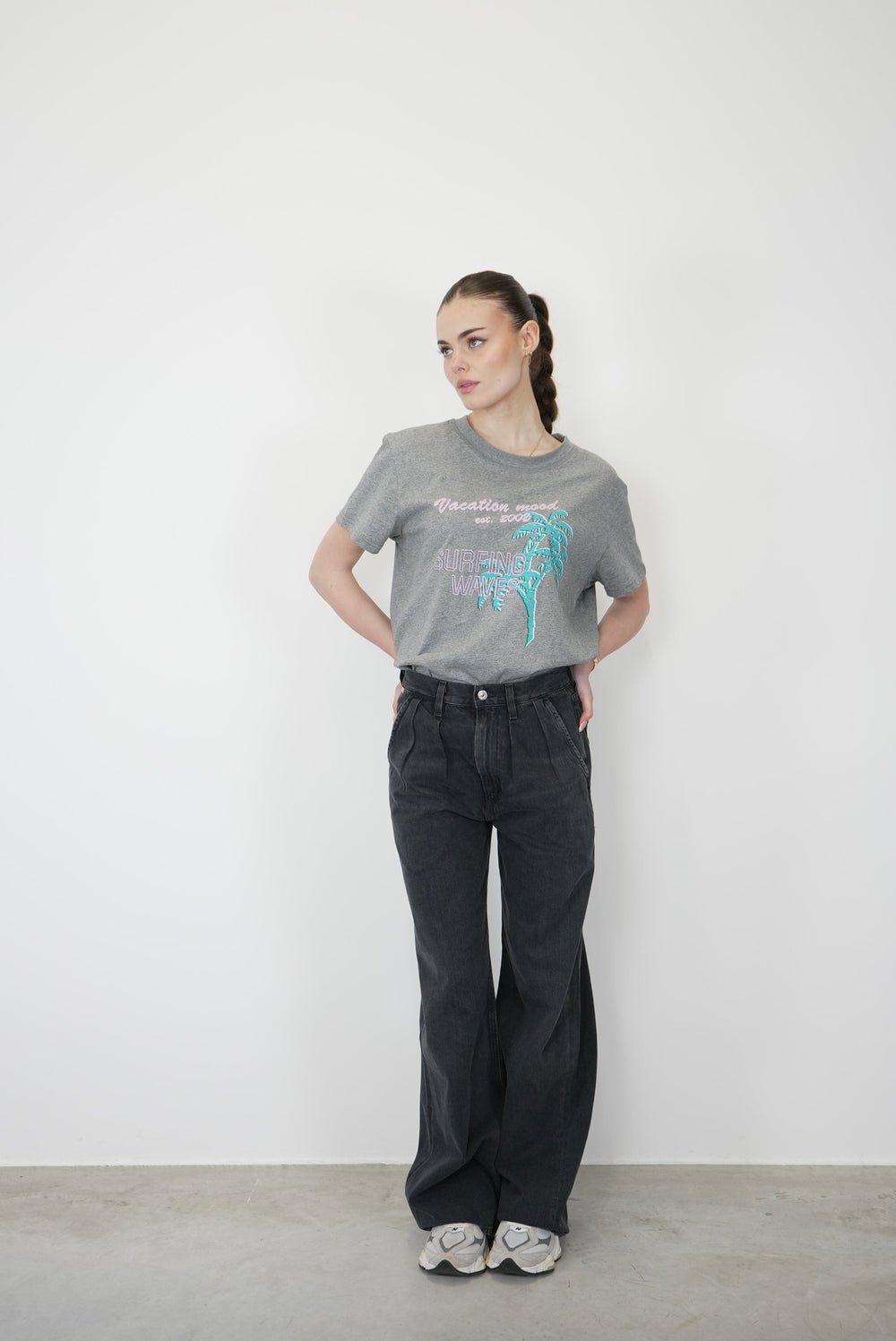 MARITZY RELAXED FIT PLEATED JEANS