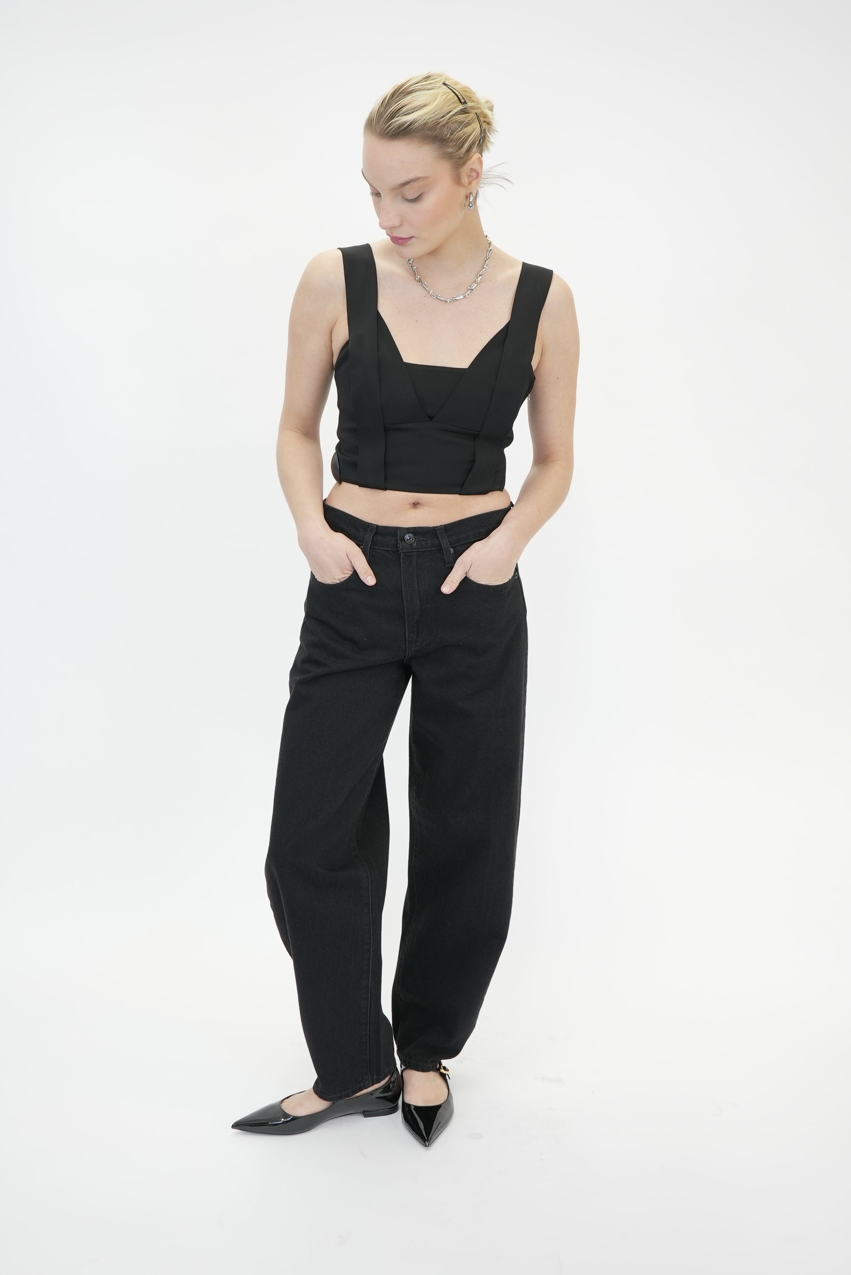 LOW SLUNG BARREL JEANS FRAME