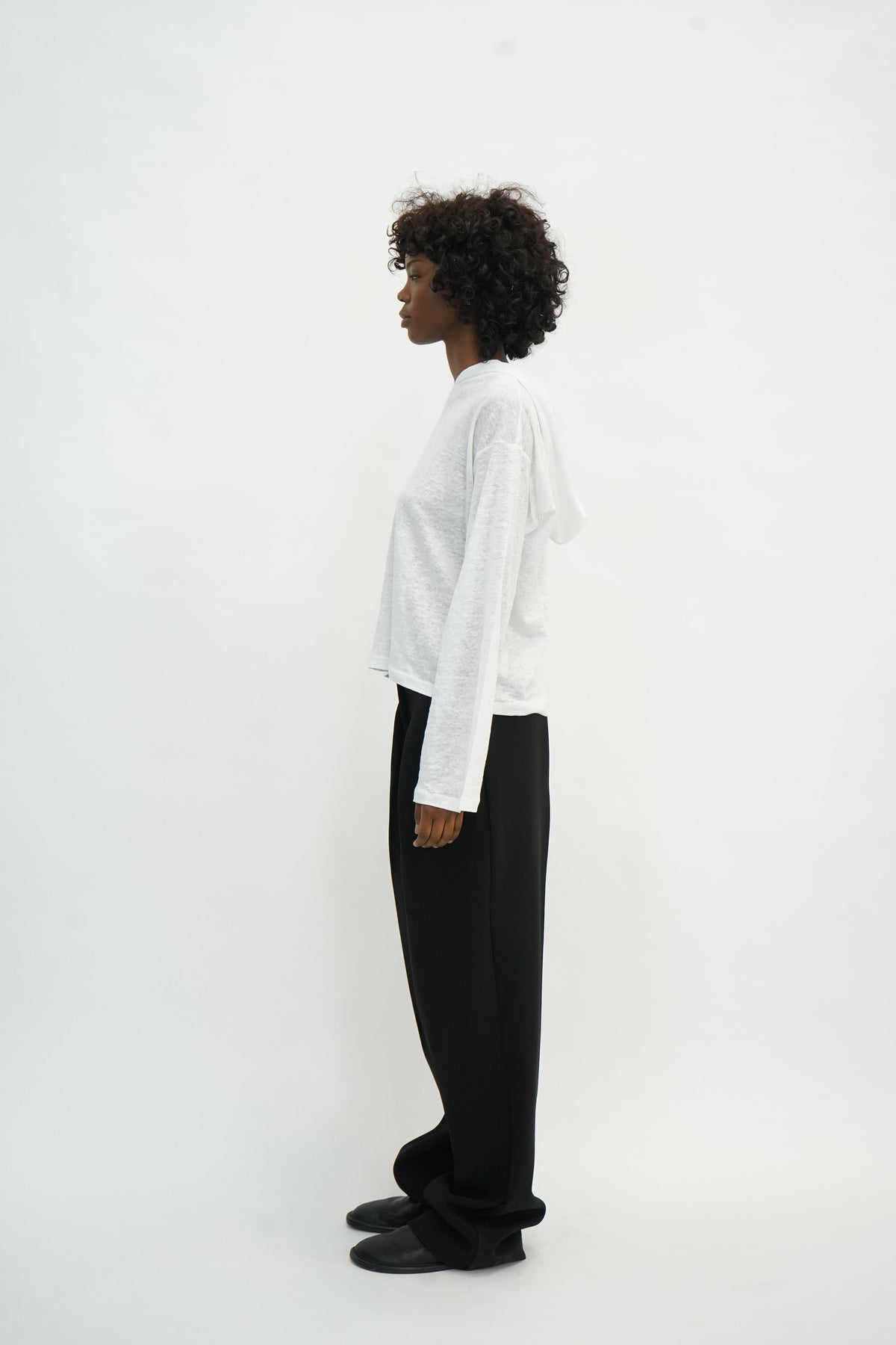 PALMA HOOD TEE IN WHITE HOODIE OVAL SQUARE