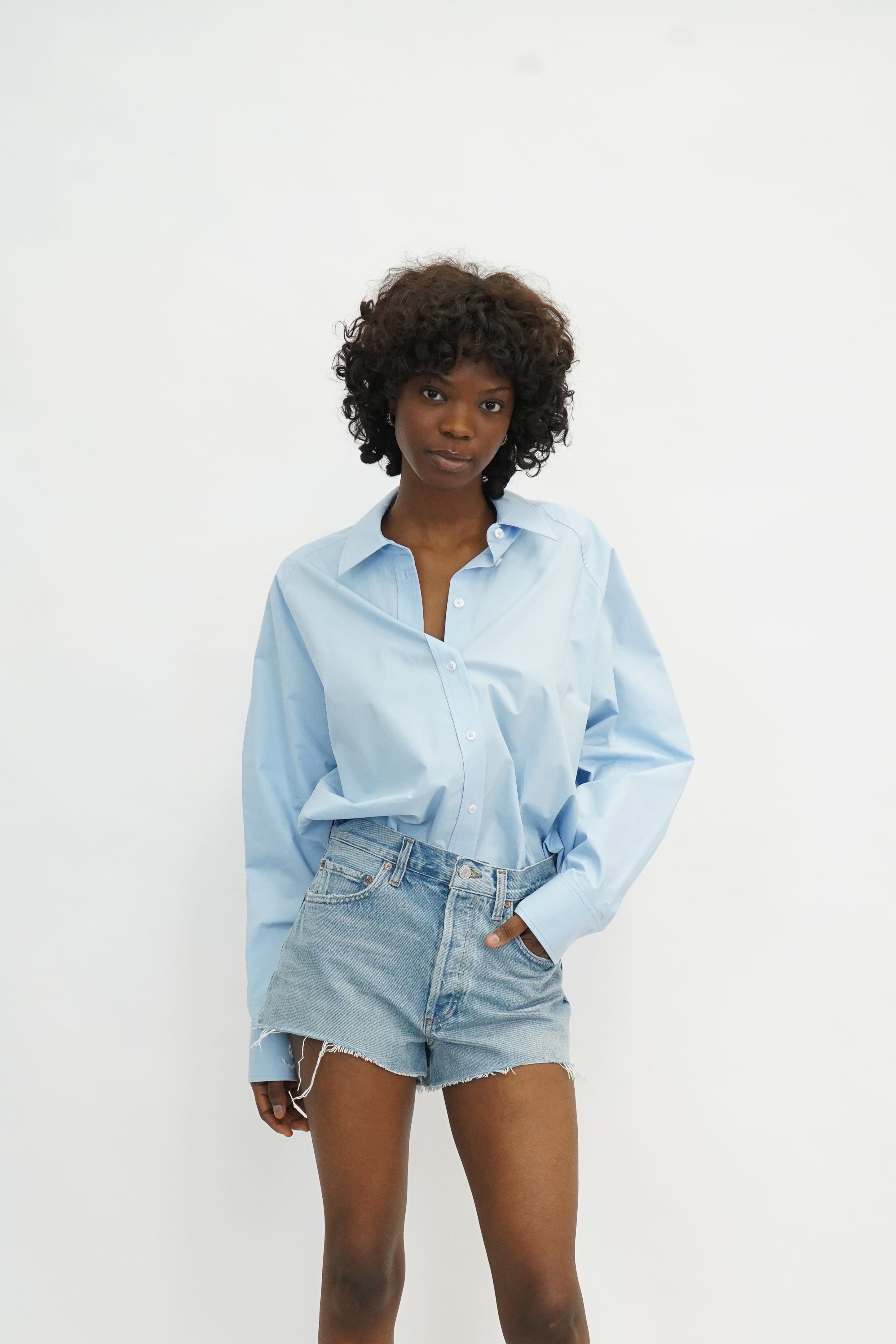 OVERSIZED BUTTON DOWN SHIRT W/ NECKLACE IN OXFORD BLUE SHIRT ALEXANDER WANG