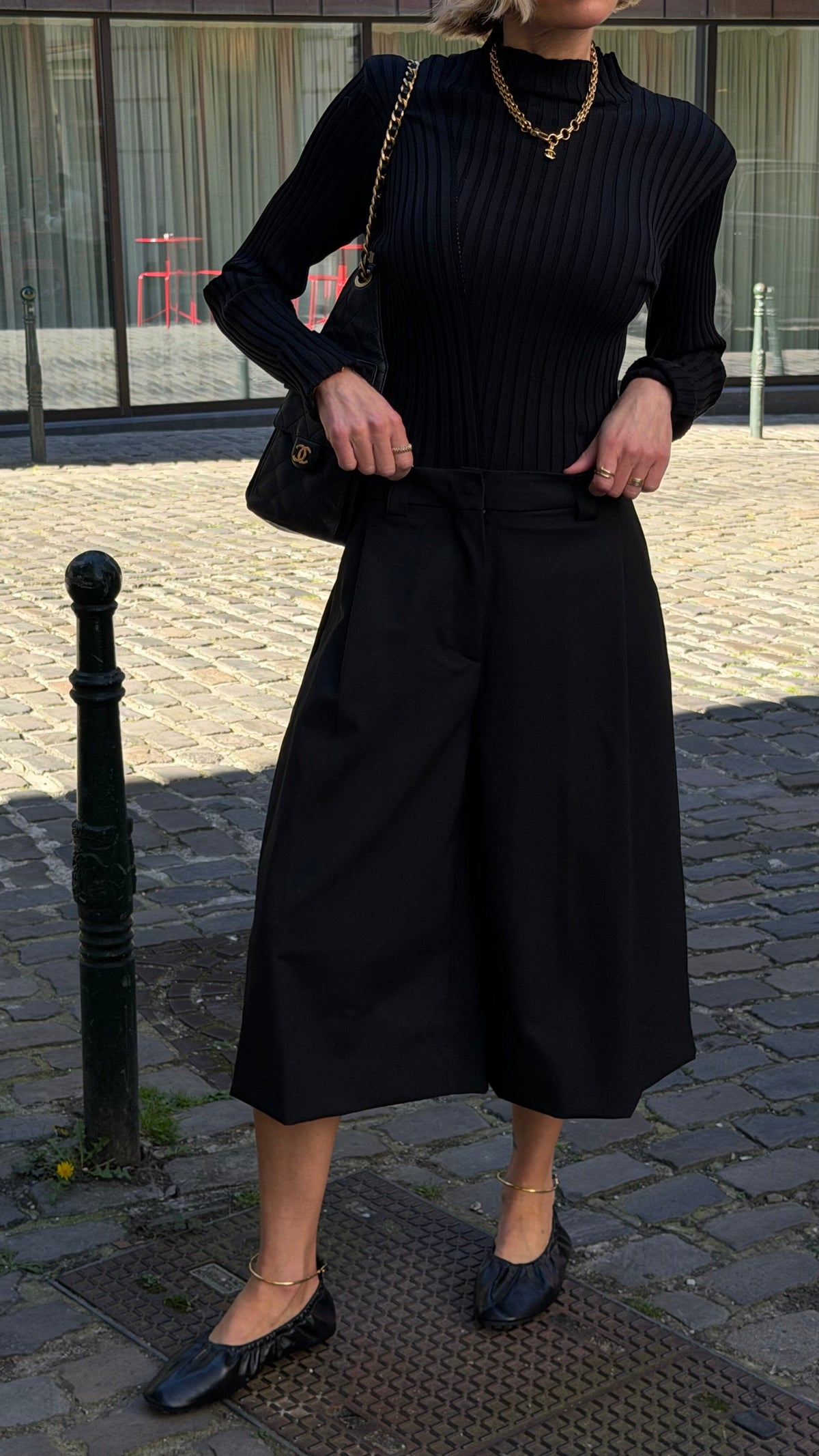 DAKOTA BERMUDA BLACK SHORTS THE LATEST