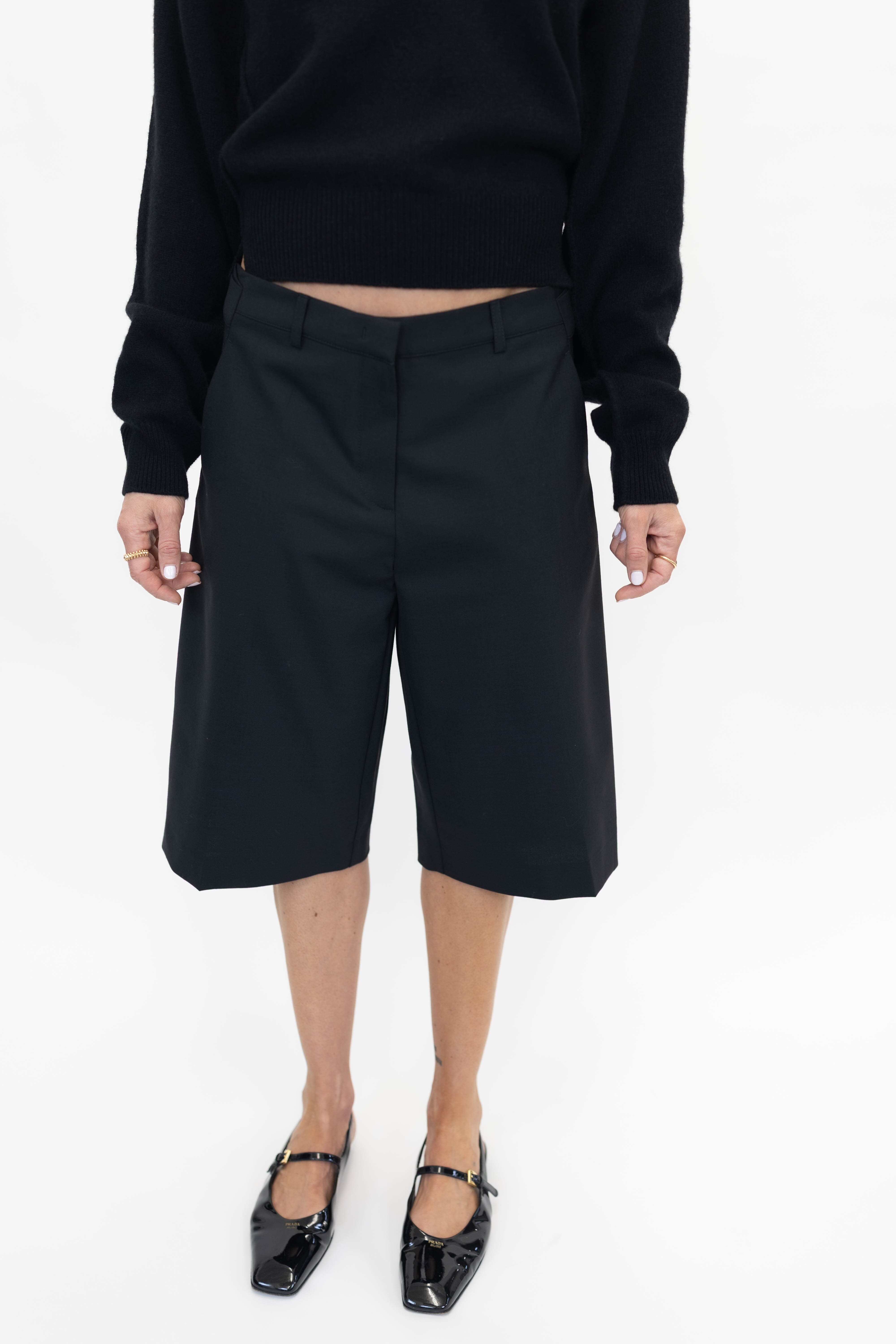 GRAND SHORTS IN BLACK SHORT THE GARMENT