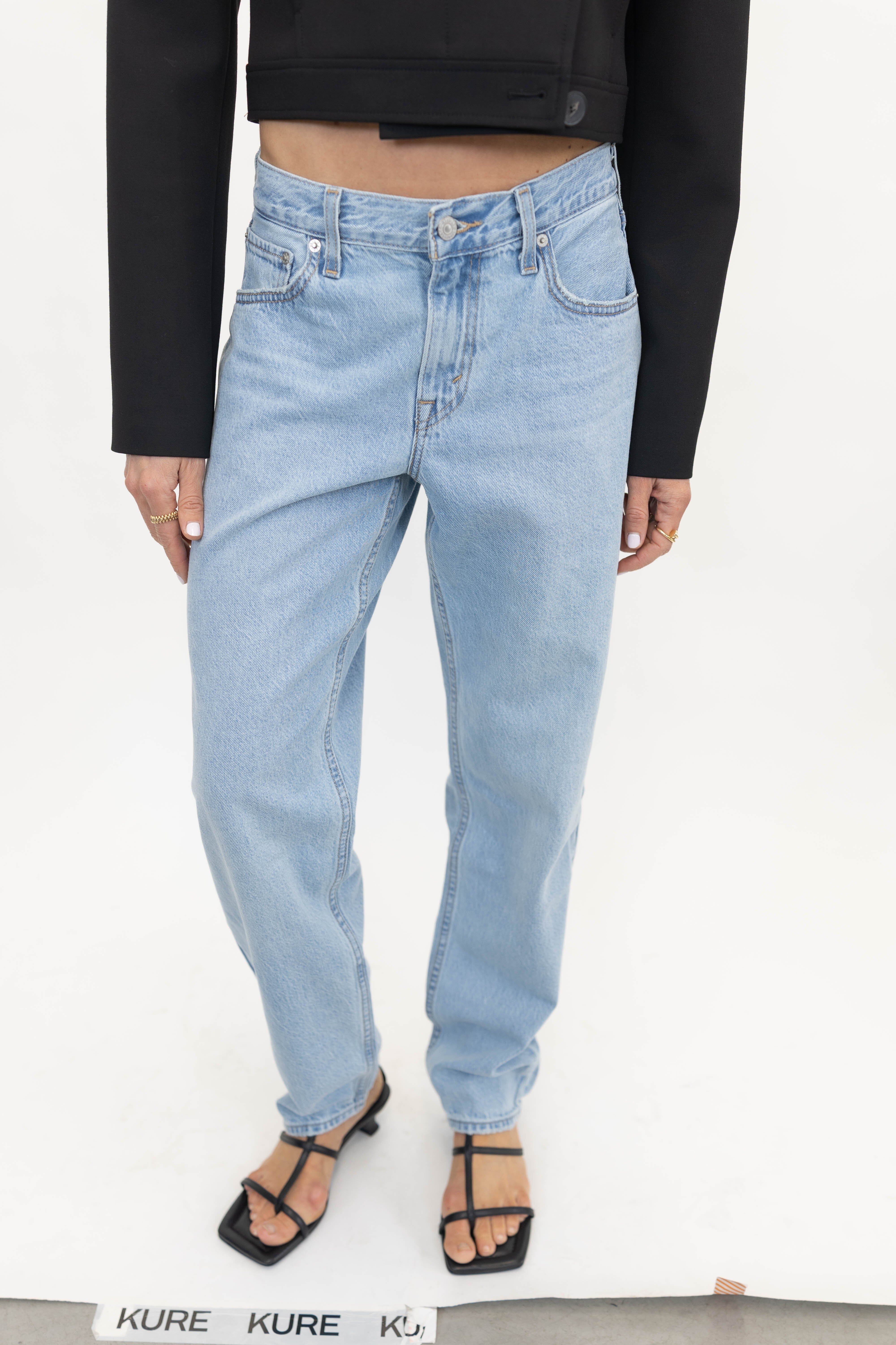 LOOSE TAPER JEANS IN MESSAGE SENT JEANS LEVIS