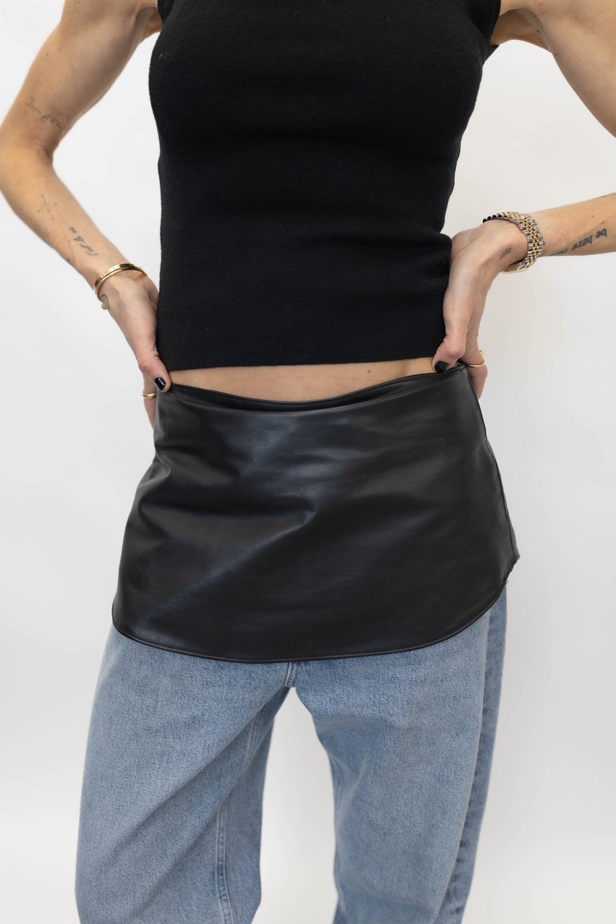 LEATHER BELT IN BLACK BELT STUDIO CUT