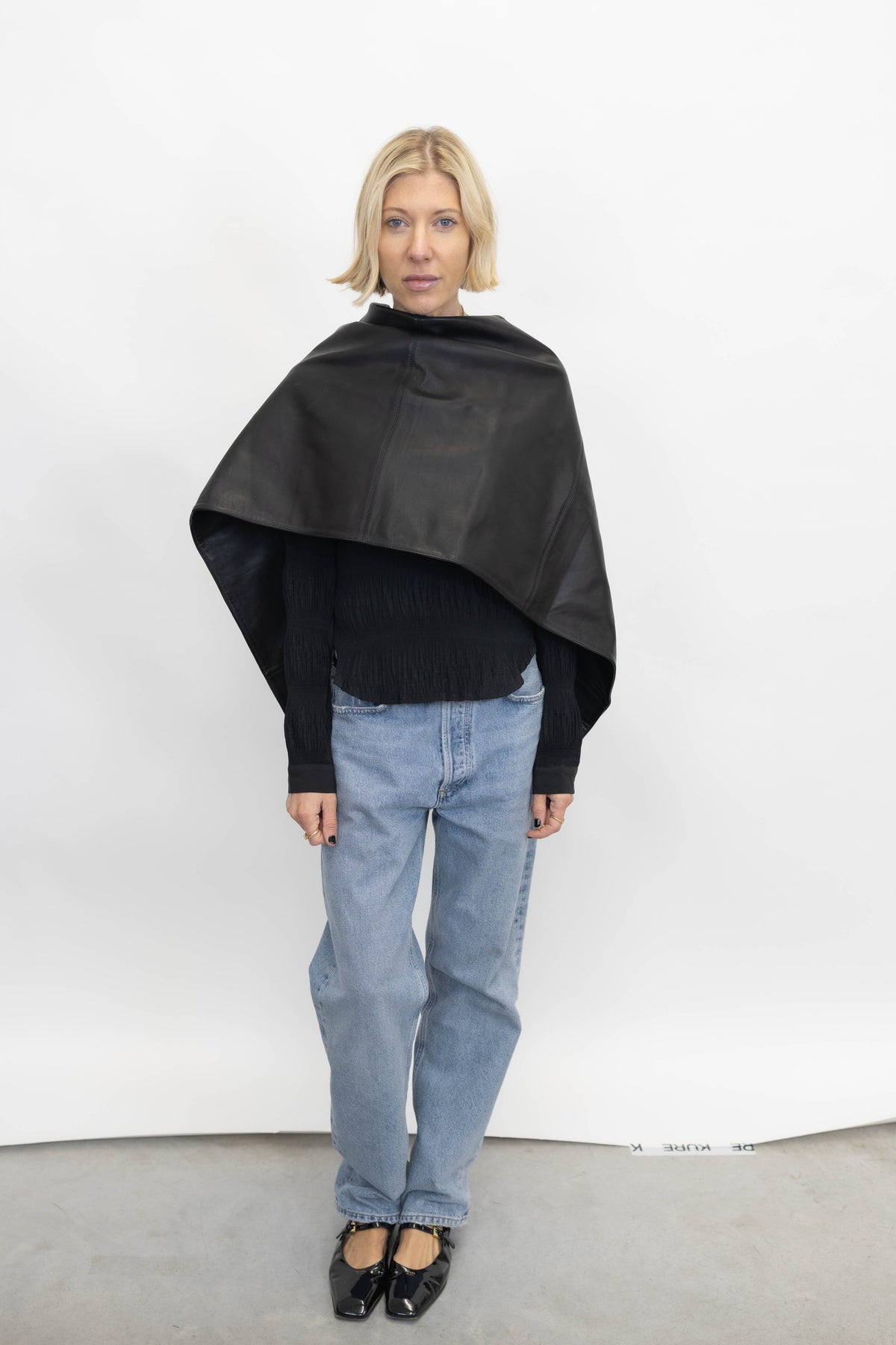 BIG LEATHER SCARF IN BLACK ACCESSORIES HERSKIND