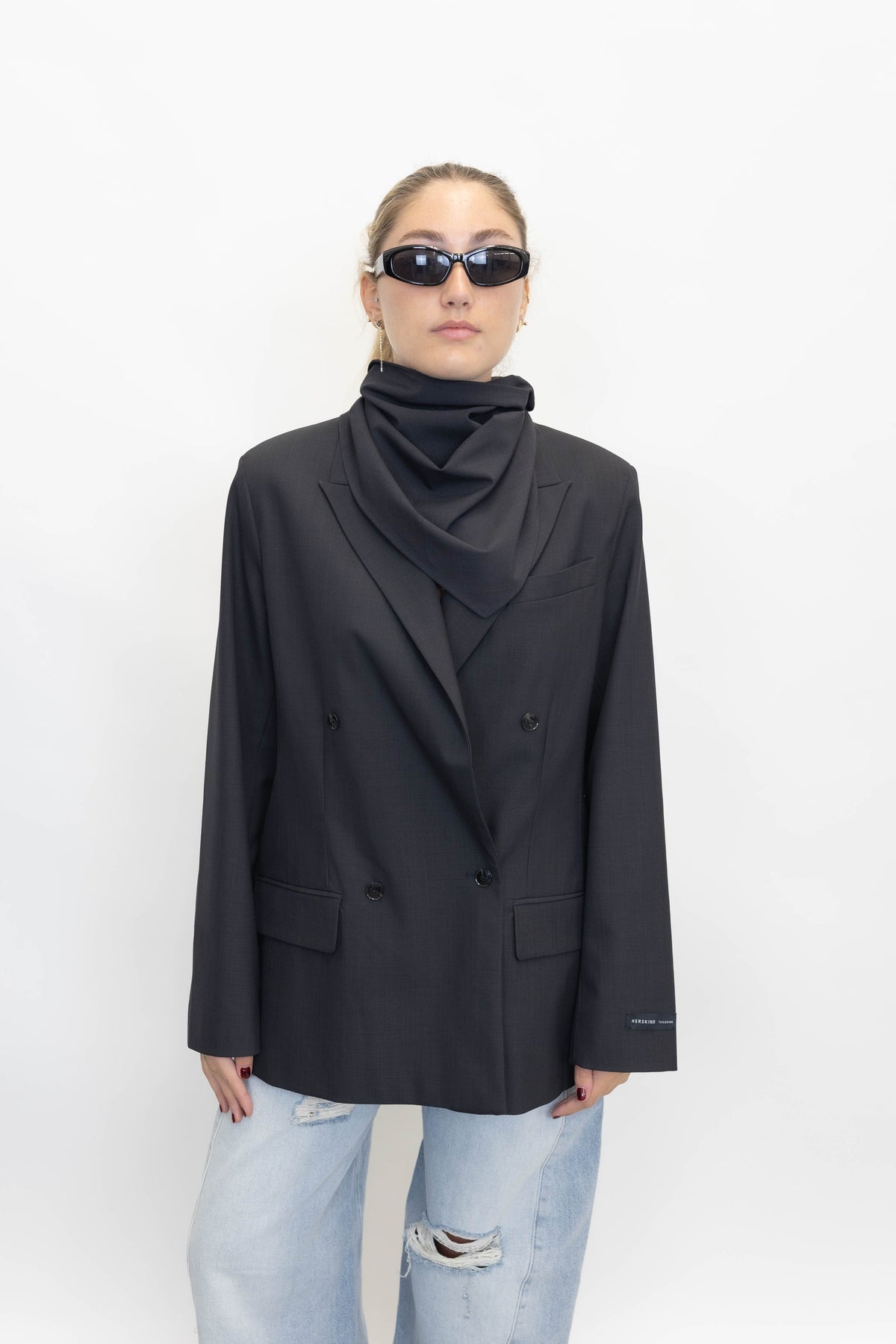 LIV SCARF IN IRON SCARF HERSKIND