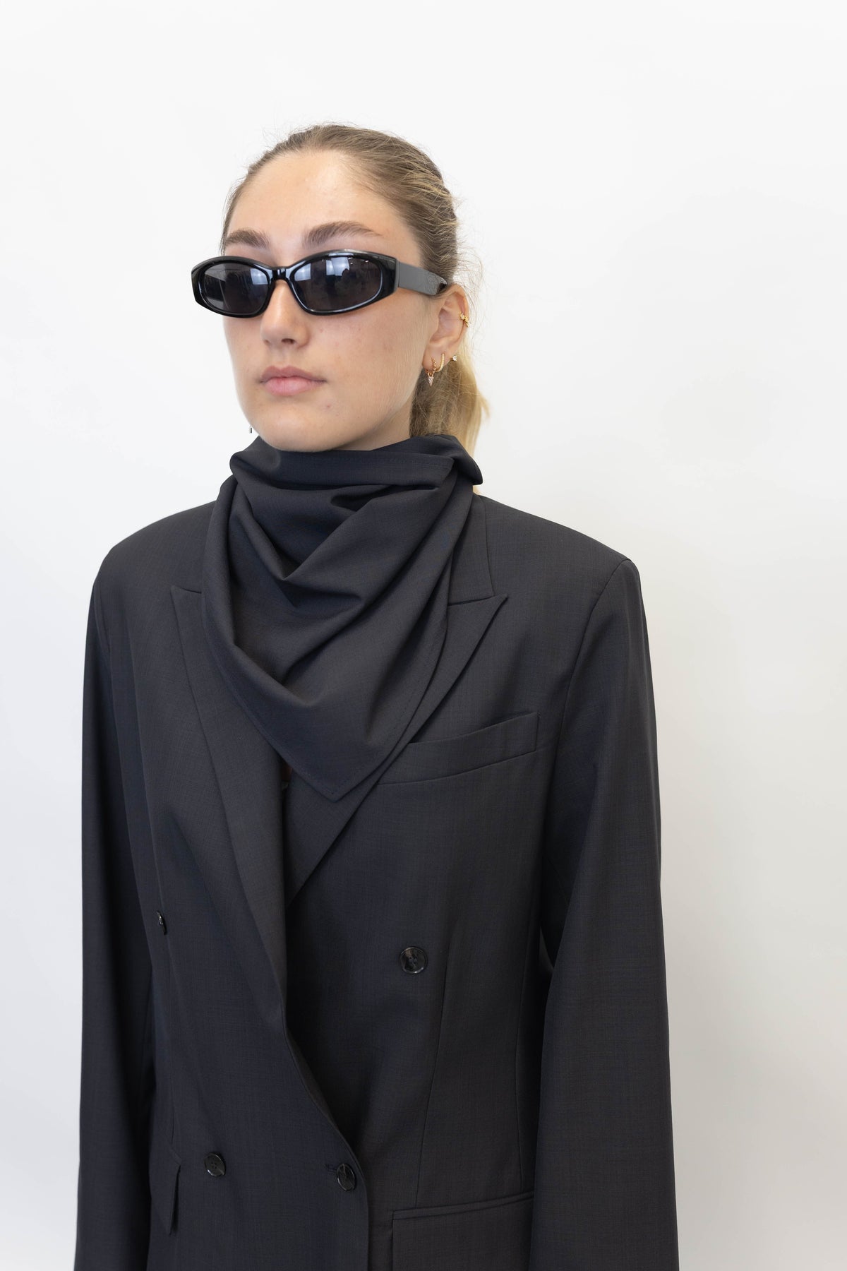 LIV SCARF IN IRON SCARF HERSKIND