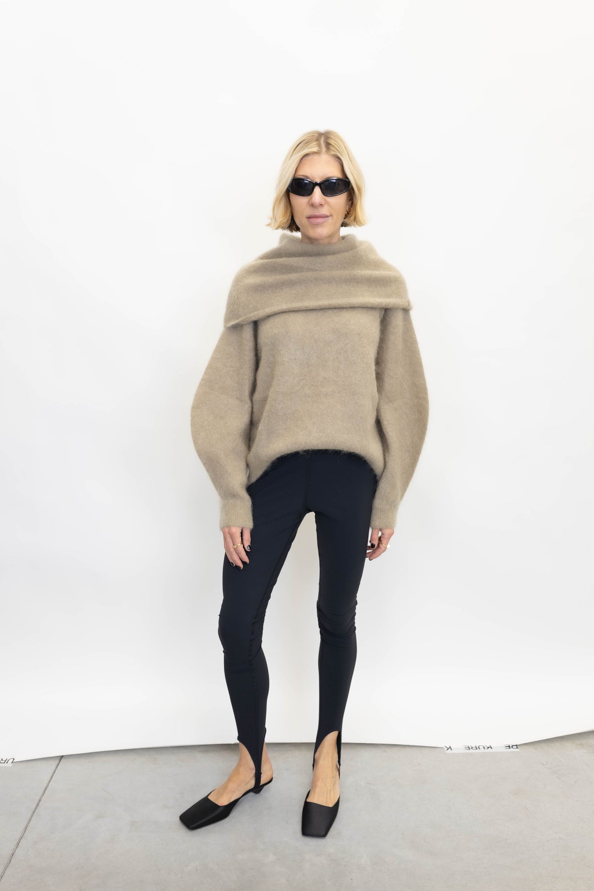 ROMA NECK SWEATER IN RAW KNIT THE GARMENT