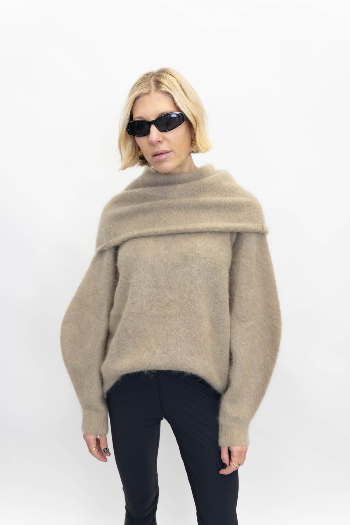 ROMA NECK SWEATER IN RAW KNIT THE GARMENT