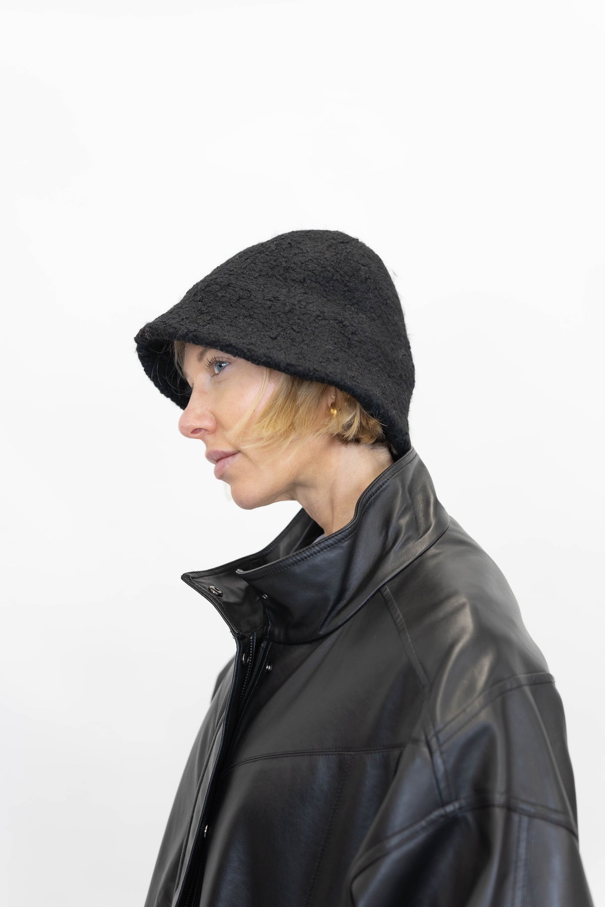 BELL HAT IN BLACK ACCESSORIES OVAL SQUARE