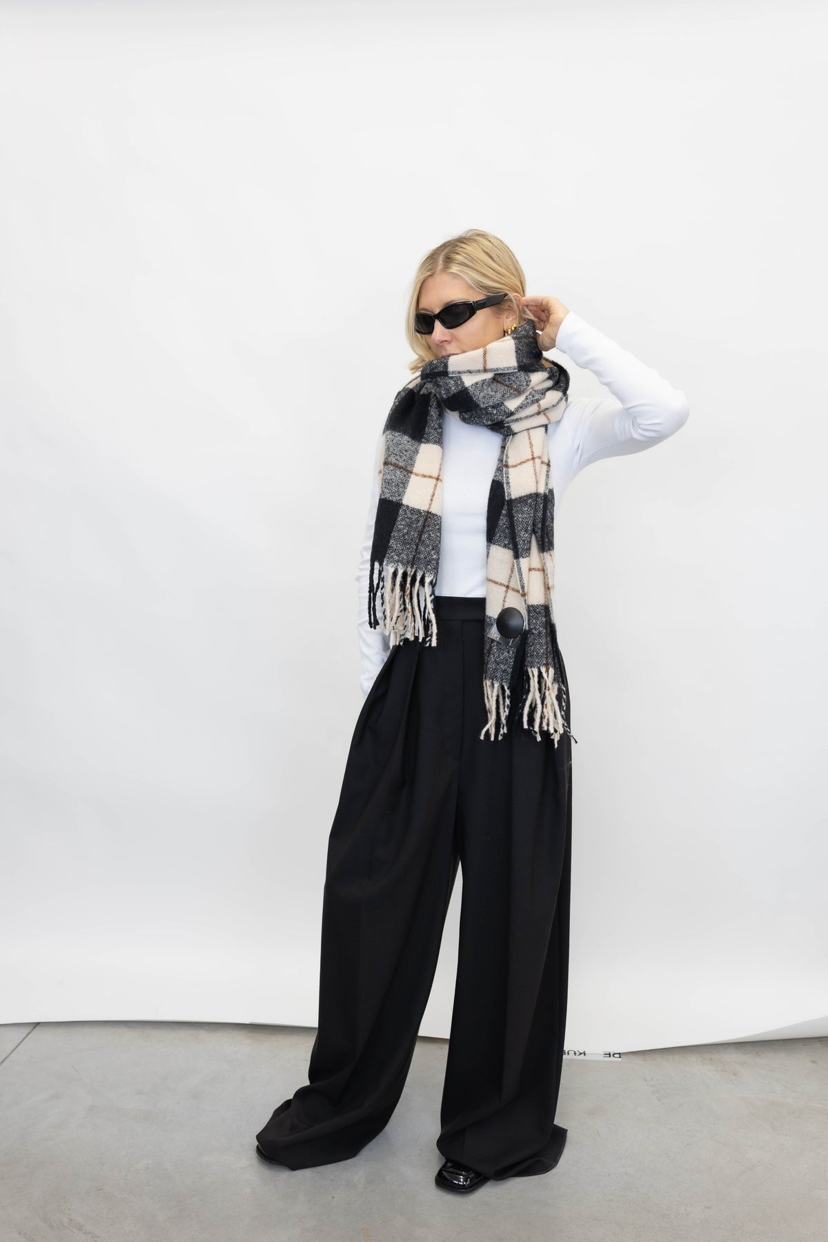 CHECK SCARF IN BLACK OFF WHITE ACCESSORIES OVAL SQUARE