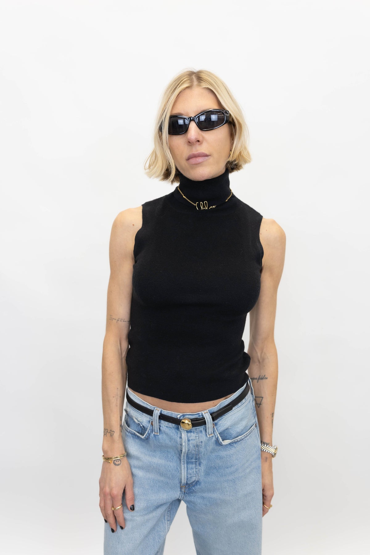 KAYLA SLEEVELESS KNITTED KNIT IN BLACK TOP KURE