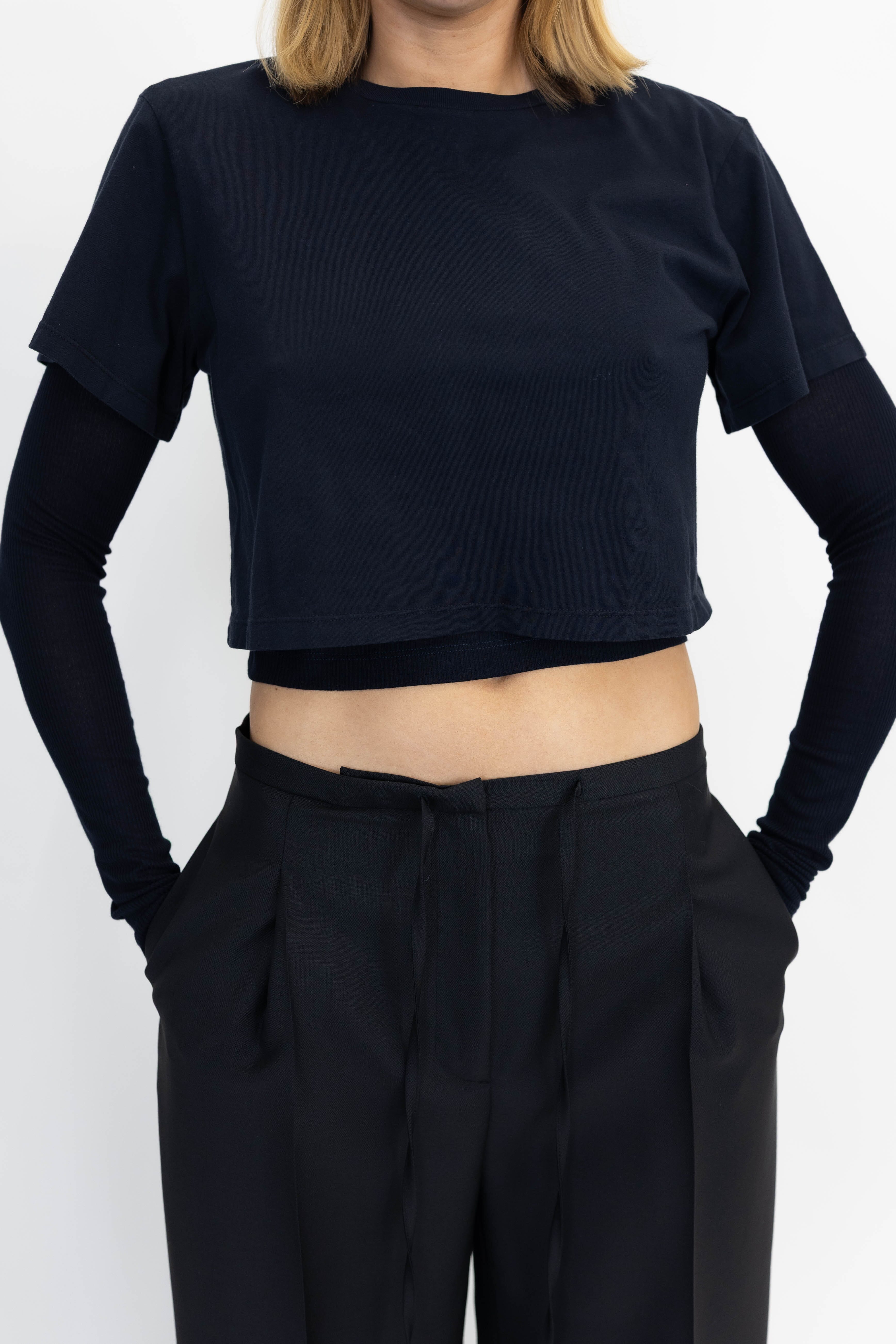 ROMILY TEE IN BLACKENED NAVY TEE AGOLDE