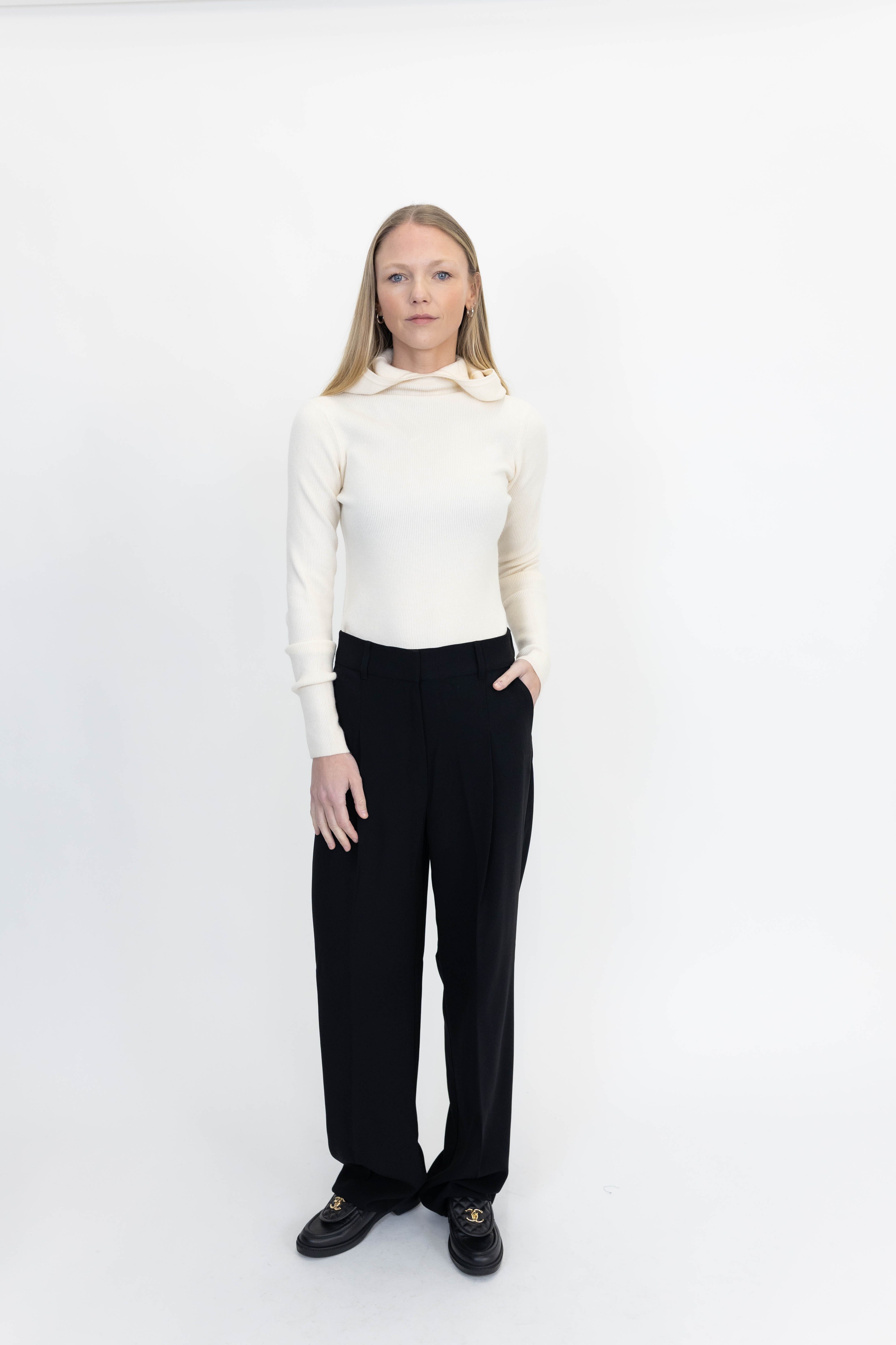 ALANIS HOOD KNIT IN OFF WHITE KNIT OVAL SQUARE