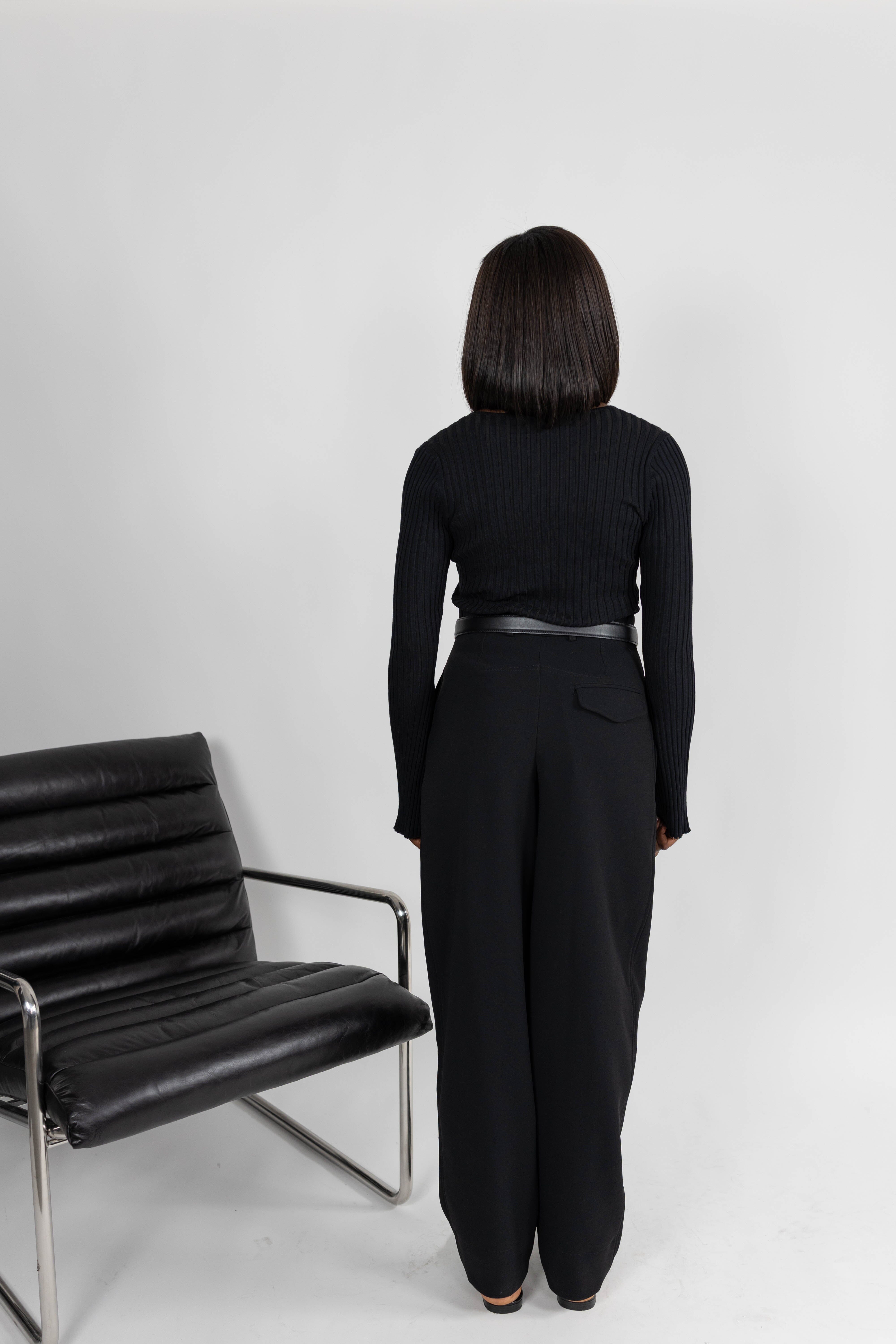 KUBA V-NECK KNITTED TOP KNIT .