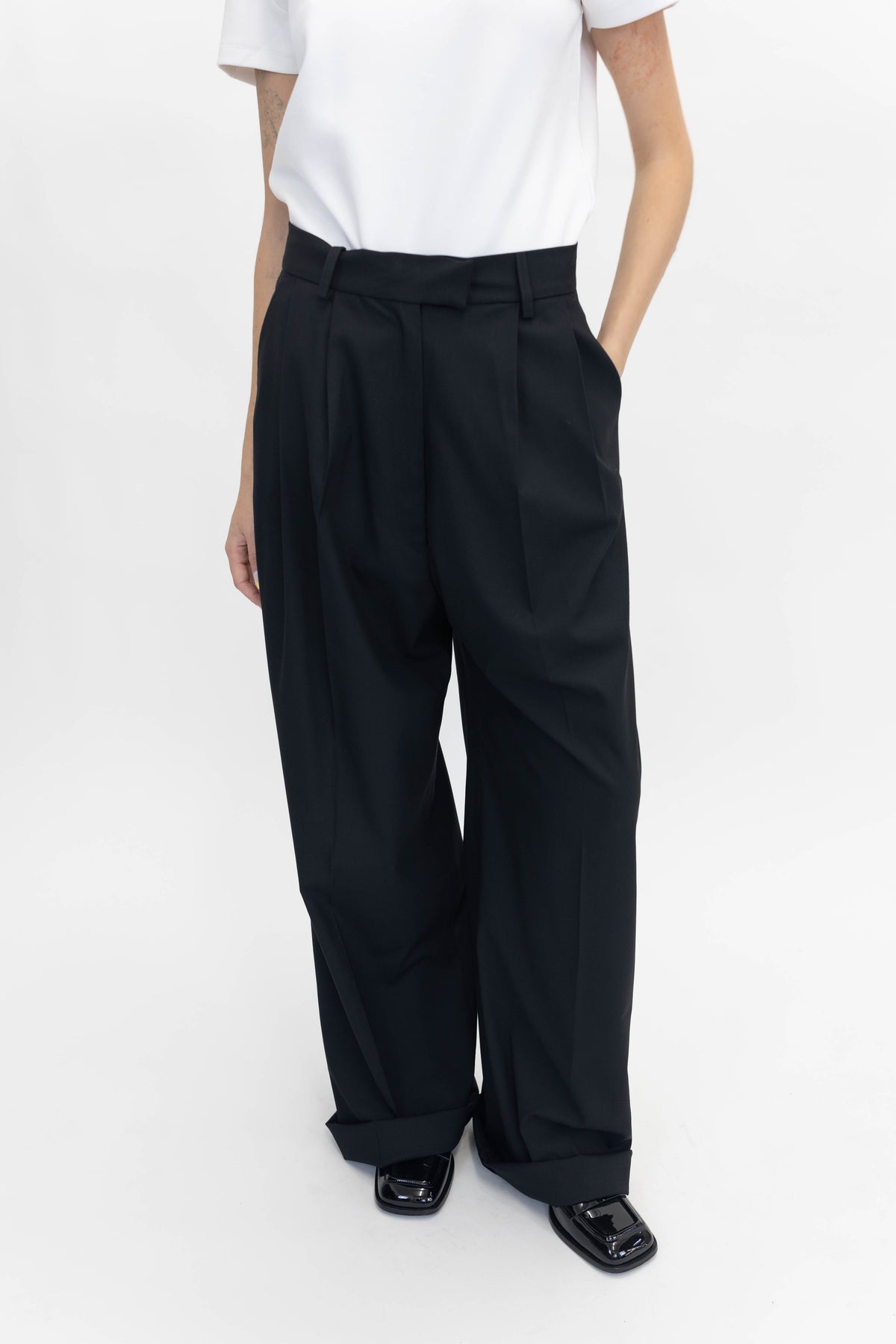 STUDIO CUT PLEATED PANTS IN BLACK PANTS STUDIO CUT
