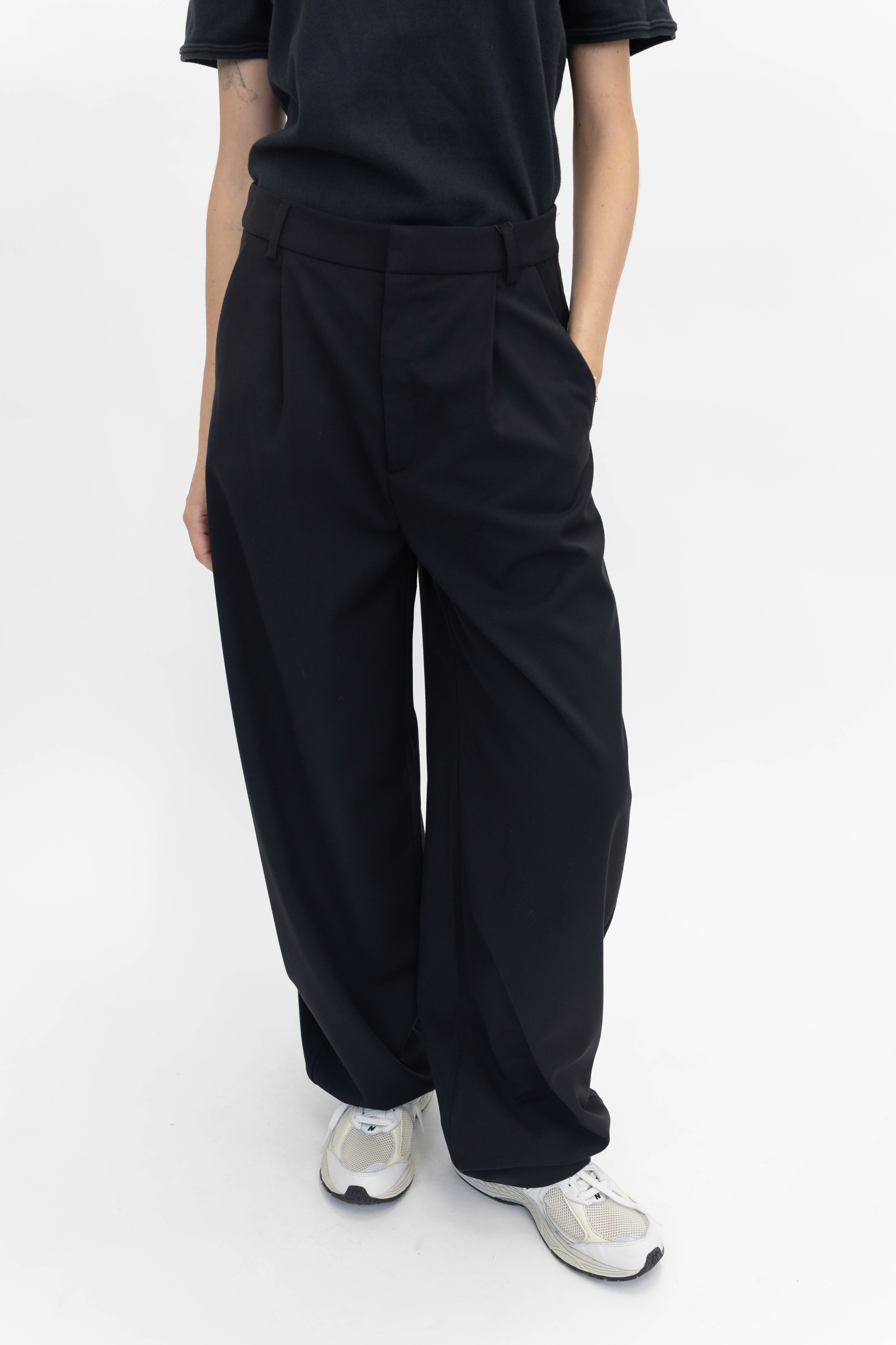 CALLIA BARREL PANTS IN BLACK PANTS GESTUZ