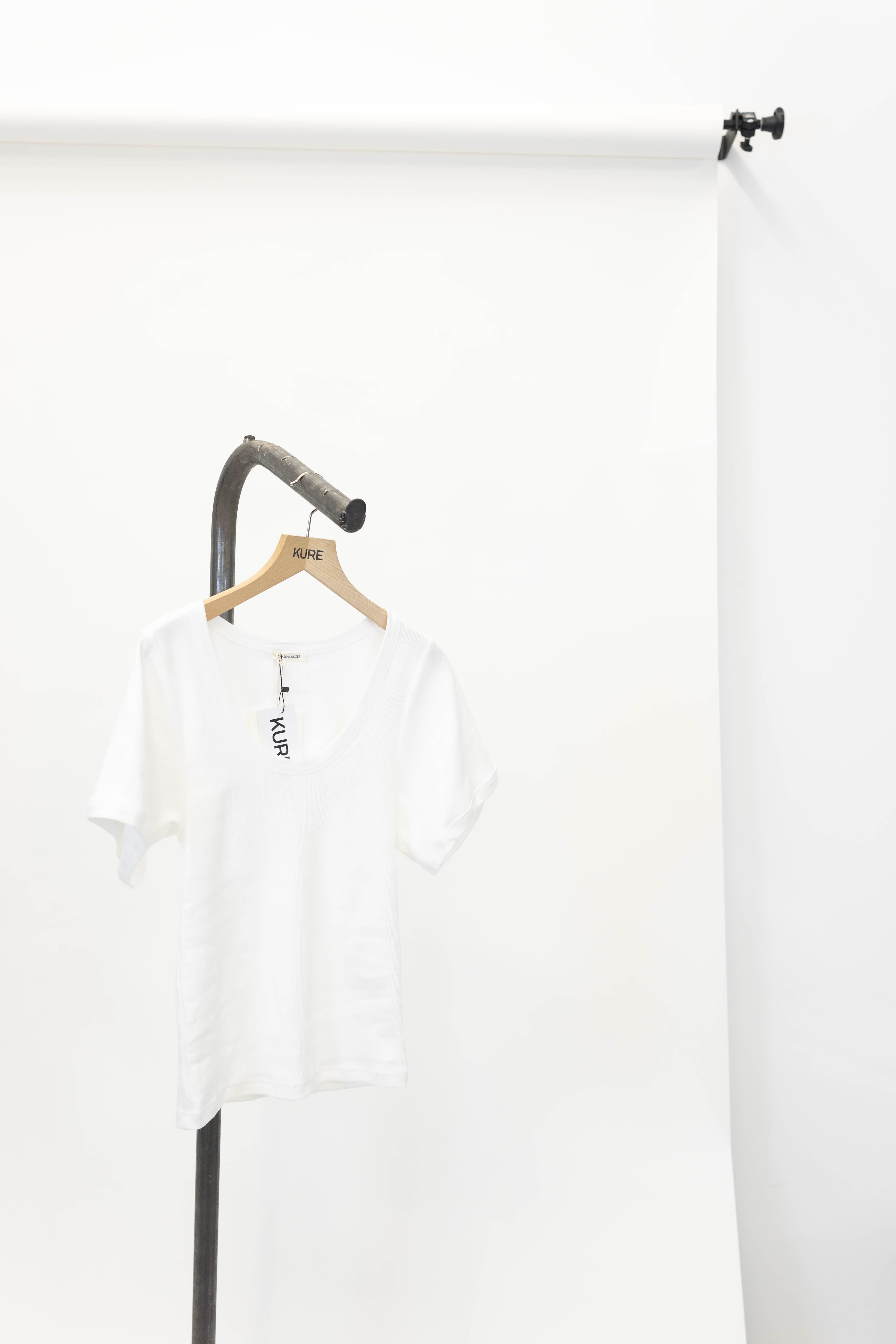LUNAI T-SHIRT IN WHITE T-SHIRT BY MALENE BIRGER