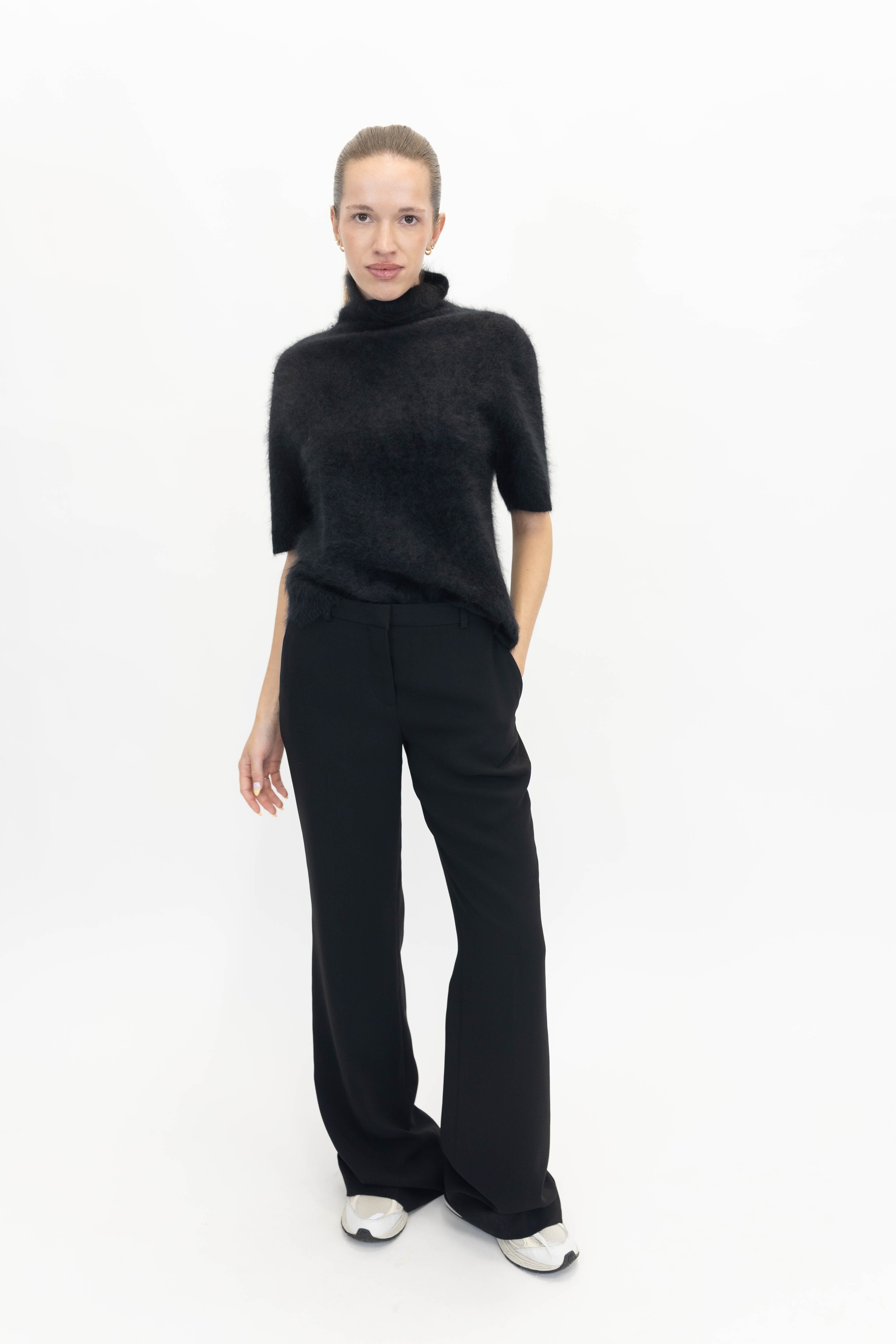 BRUSHED SHORT SLEEVE TURTLENECK IN BLACK KNIT SOFT GOAT