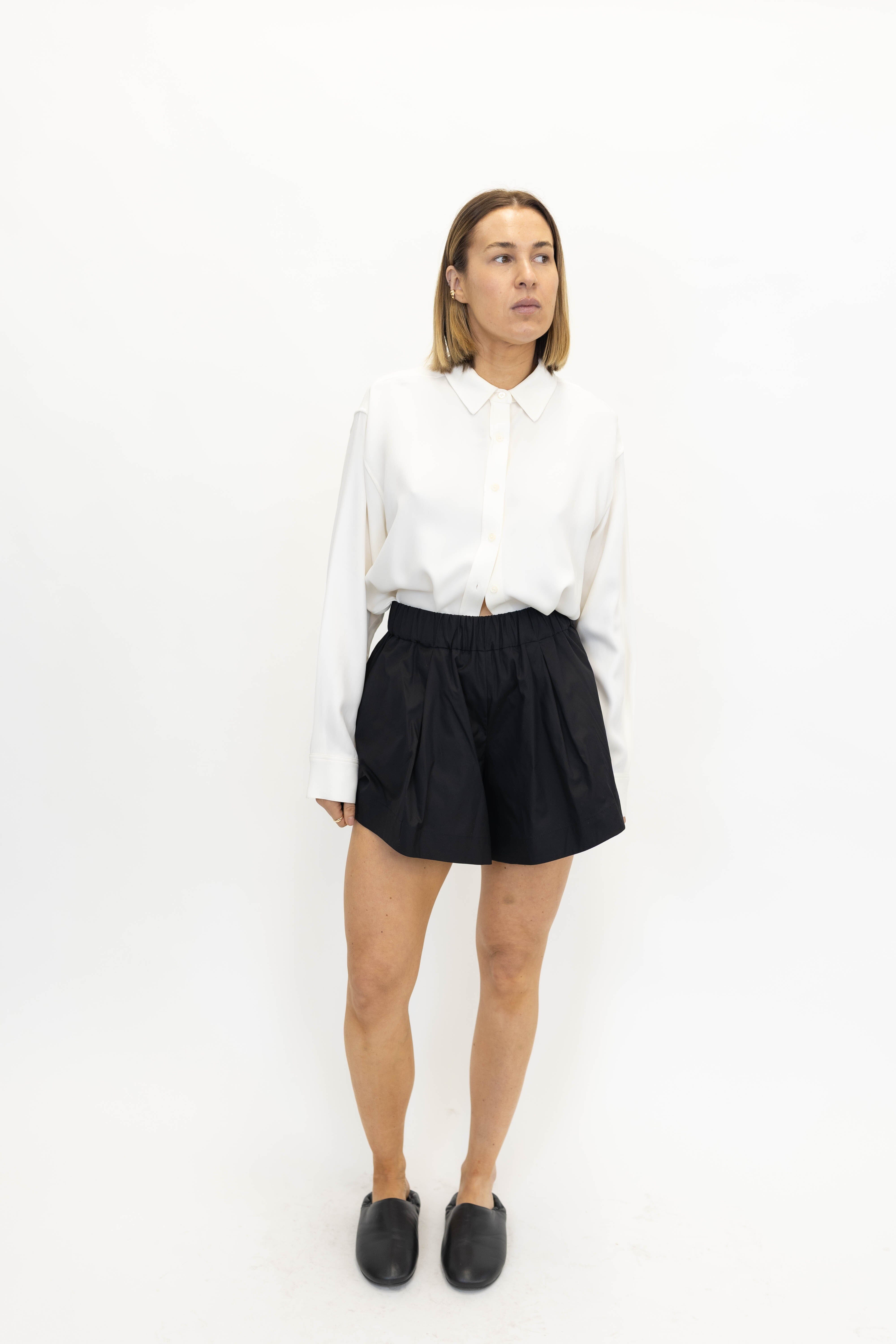 JOJO SHORTS IN BLACK SHORT STYLEIN