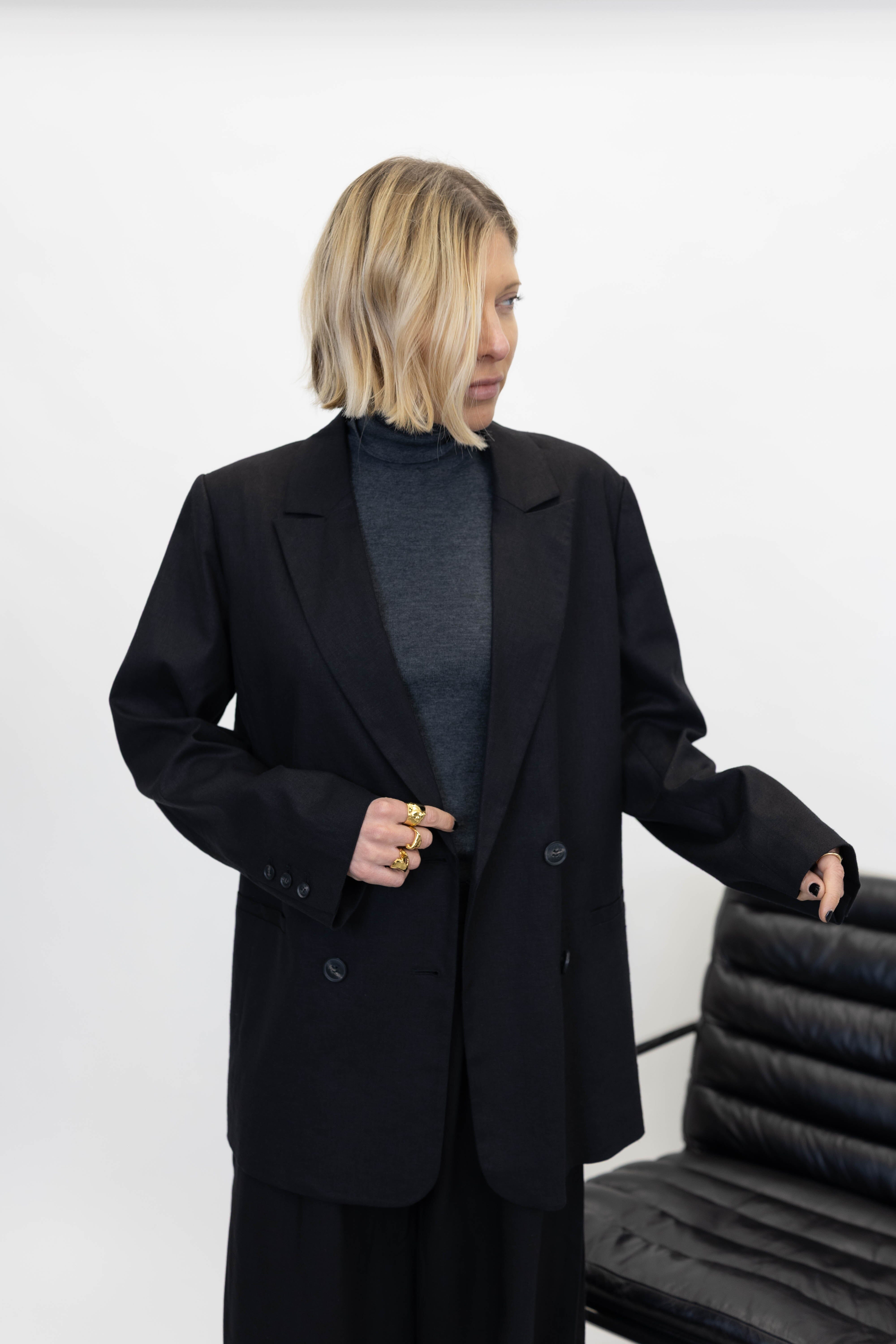 ELARAH LINEN BLAZER IN BLACK BLAZER GESTUZ