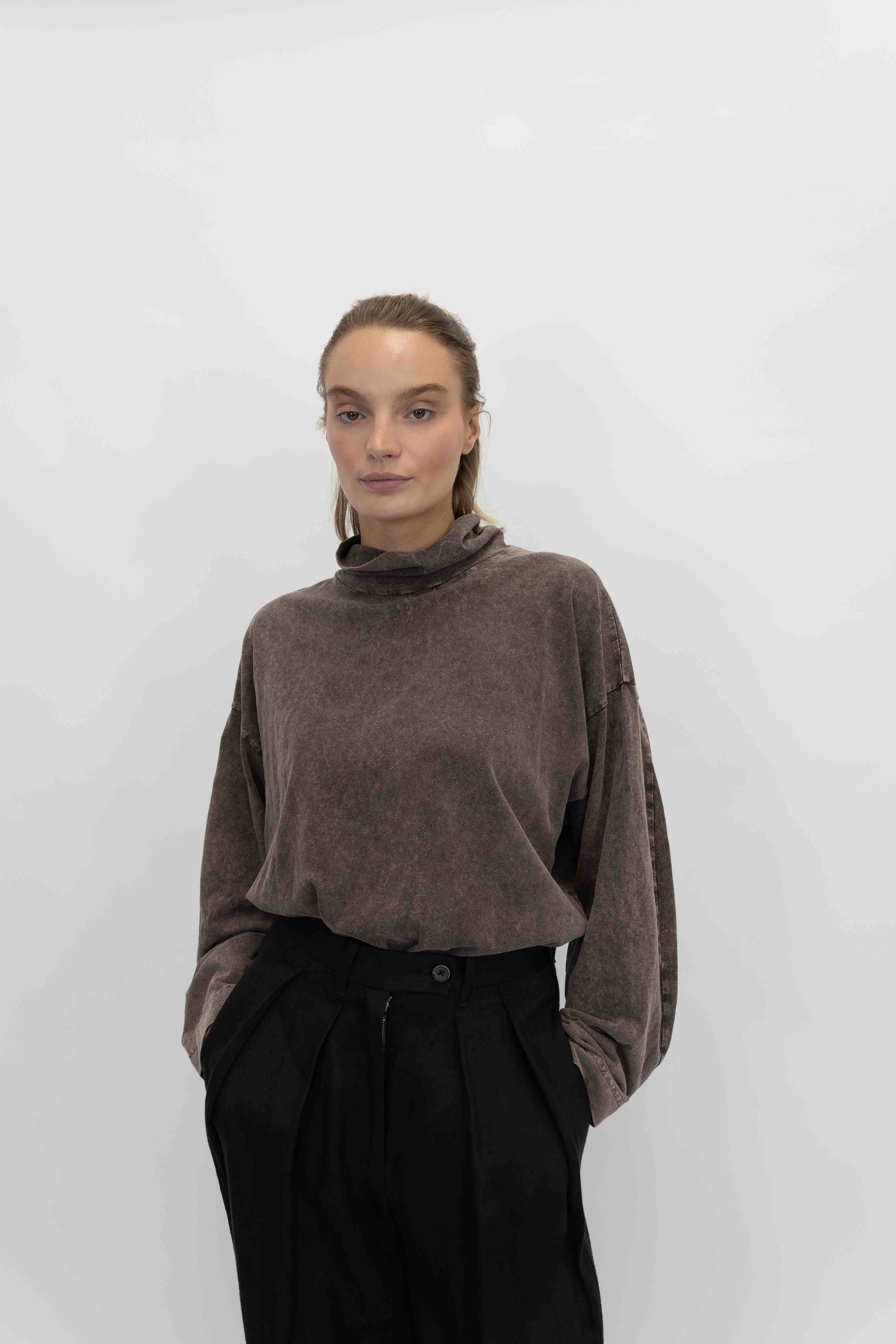 IVY MARBLE MOCKNECK IN EBONY TSHIRT HAIKURE