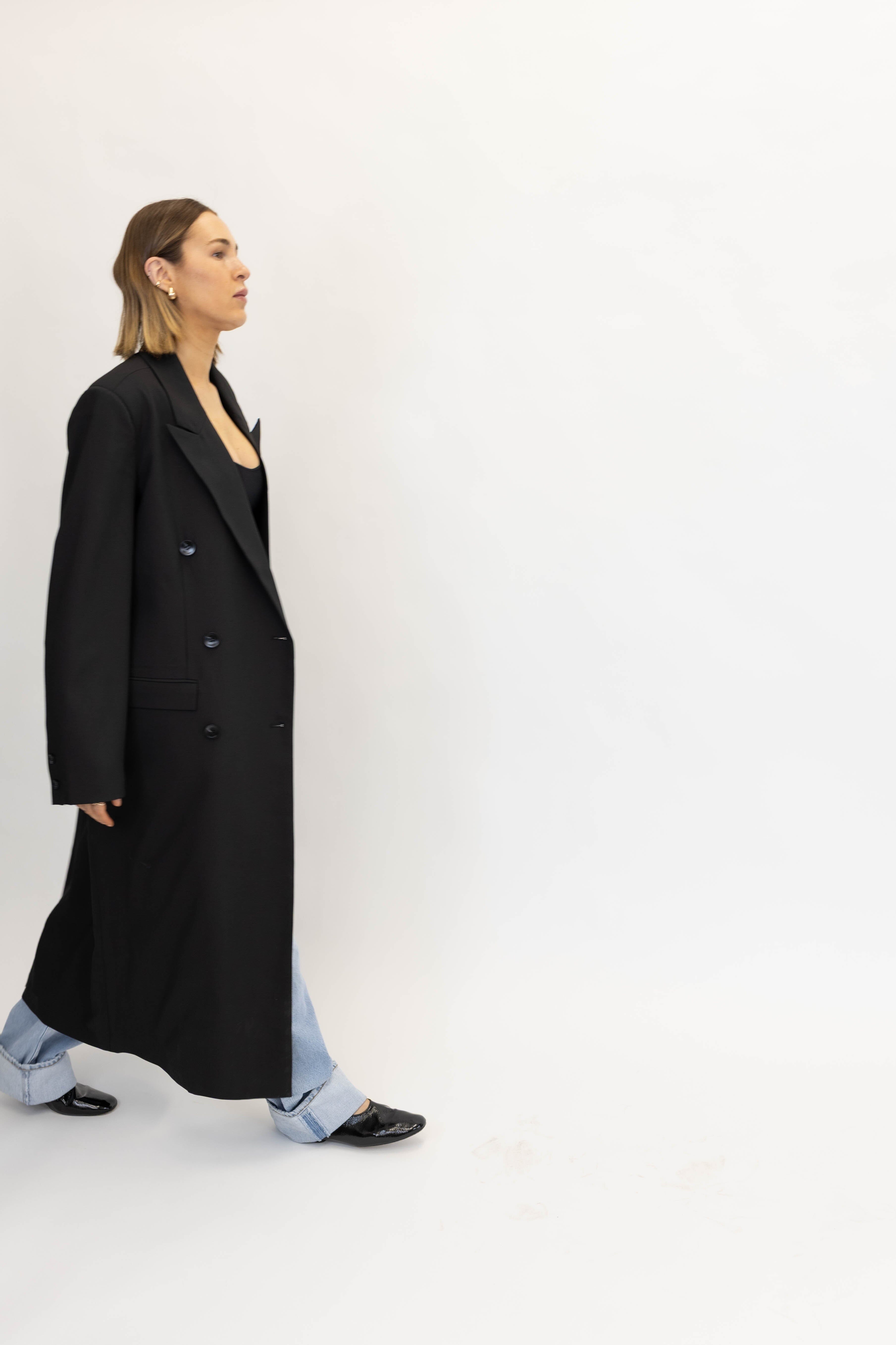 YOKO BLAZER COAT IN BLACK COAT OVAL SQUARE