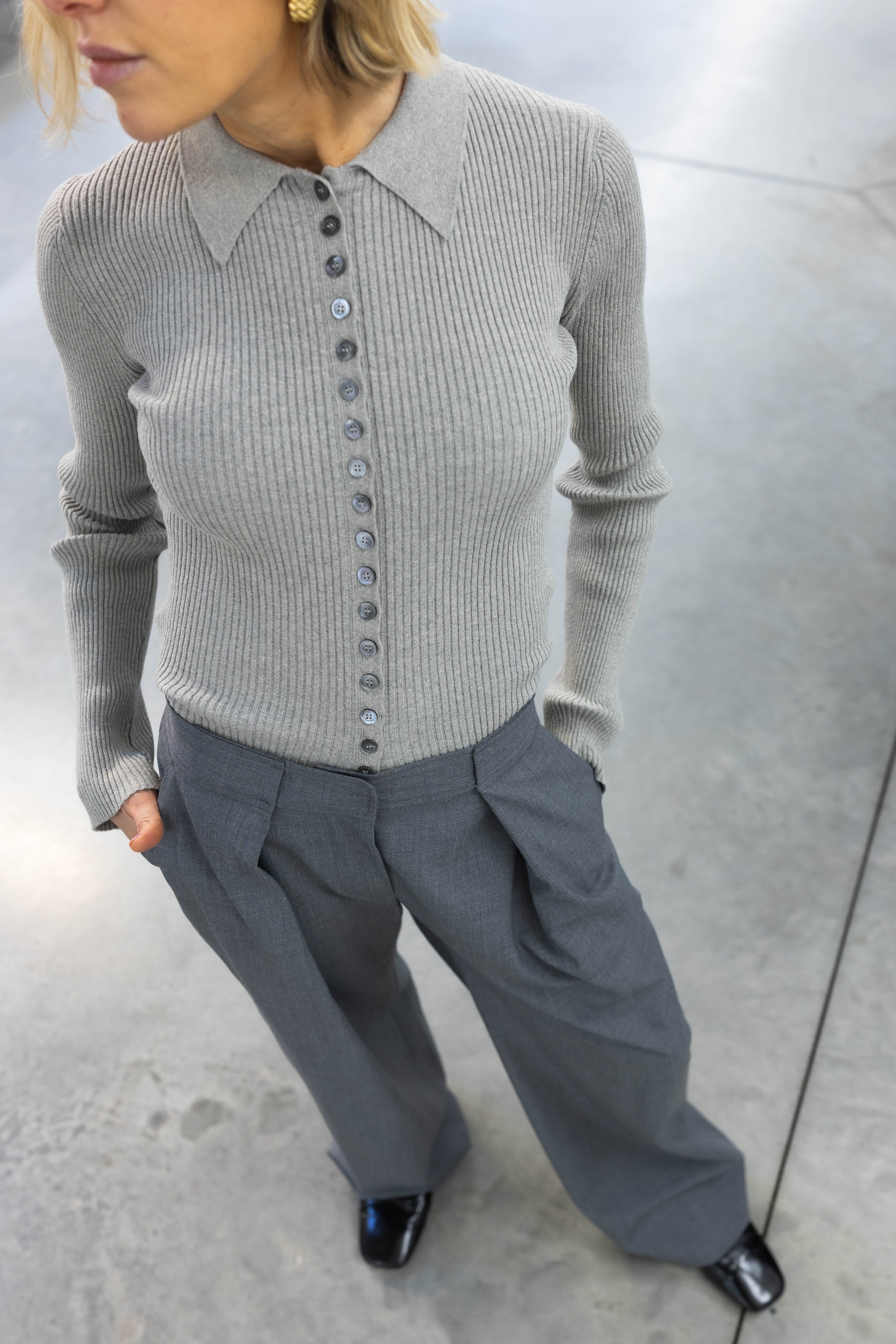 ELONGATED RIB CARDIGAN IN LIGHT GREY CARDIGAN ROHE