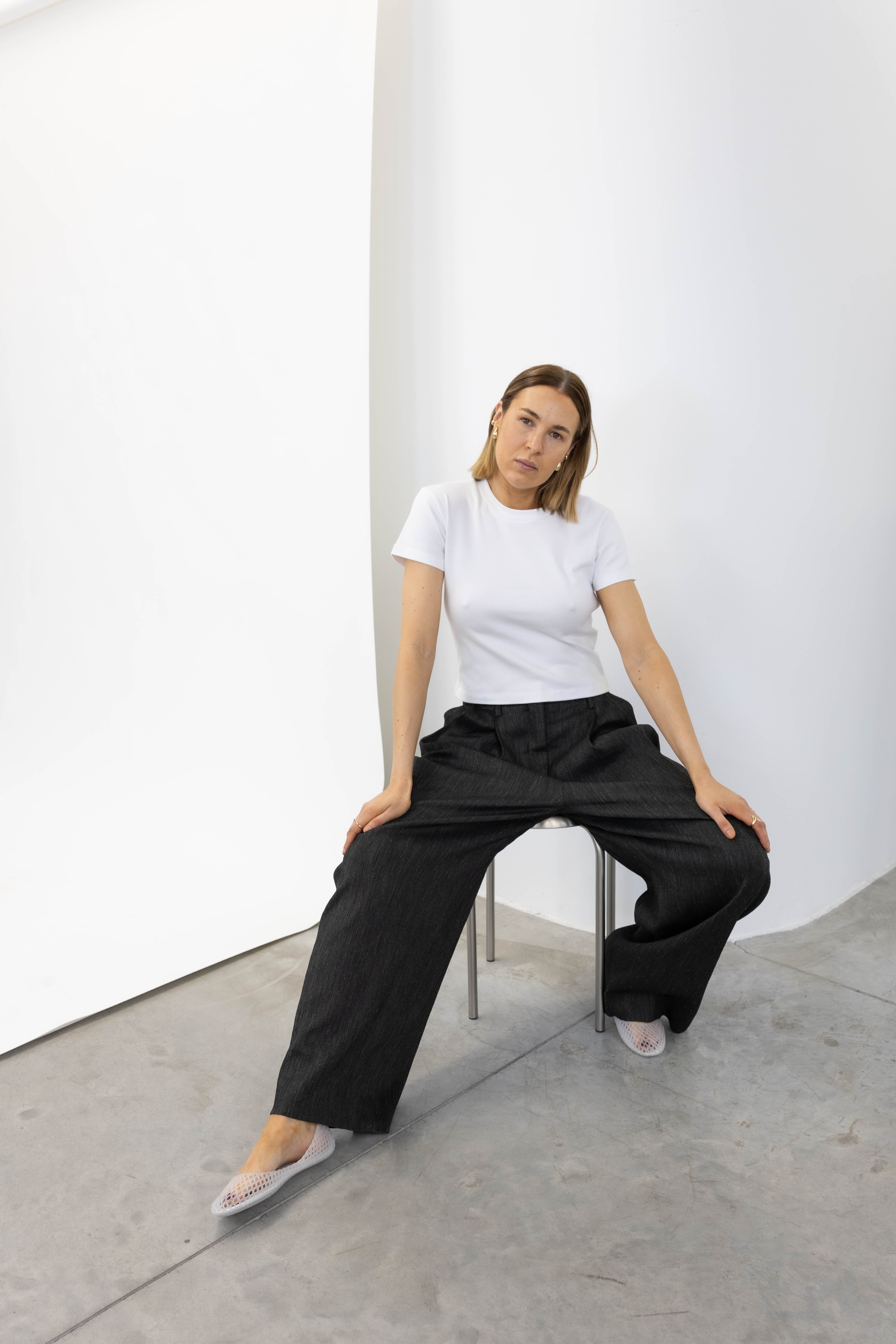 BOWIE MIDT WAIST PANTS IN DARK GREY PANTS HERSKIND