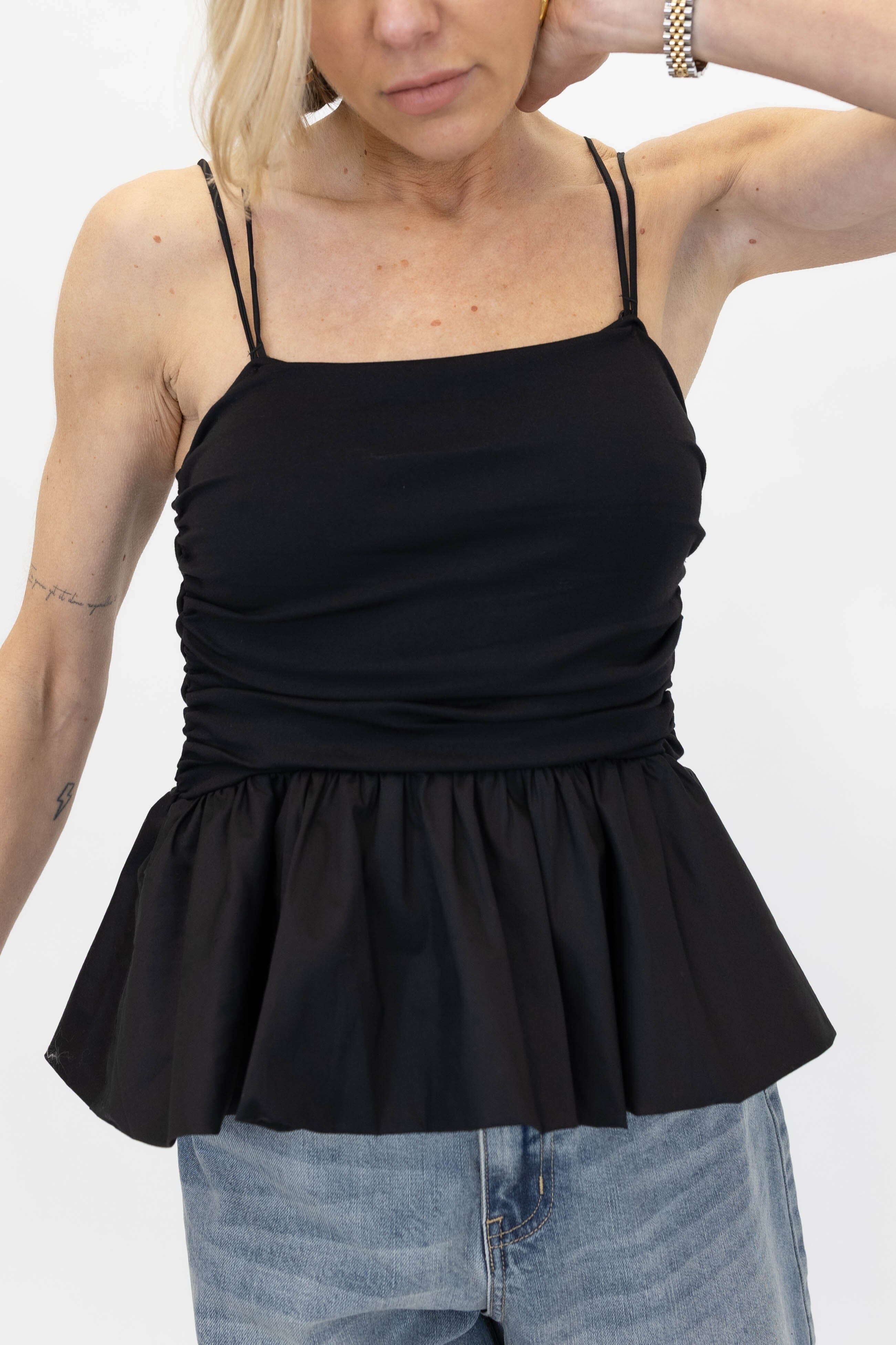 ERIN TOP IN BLACK TOP GESTUZ