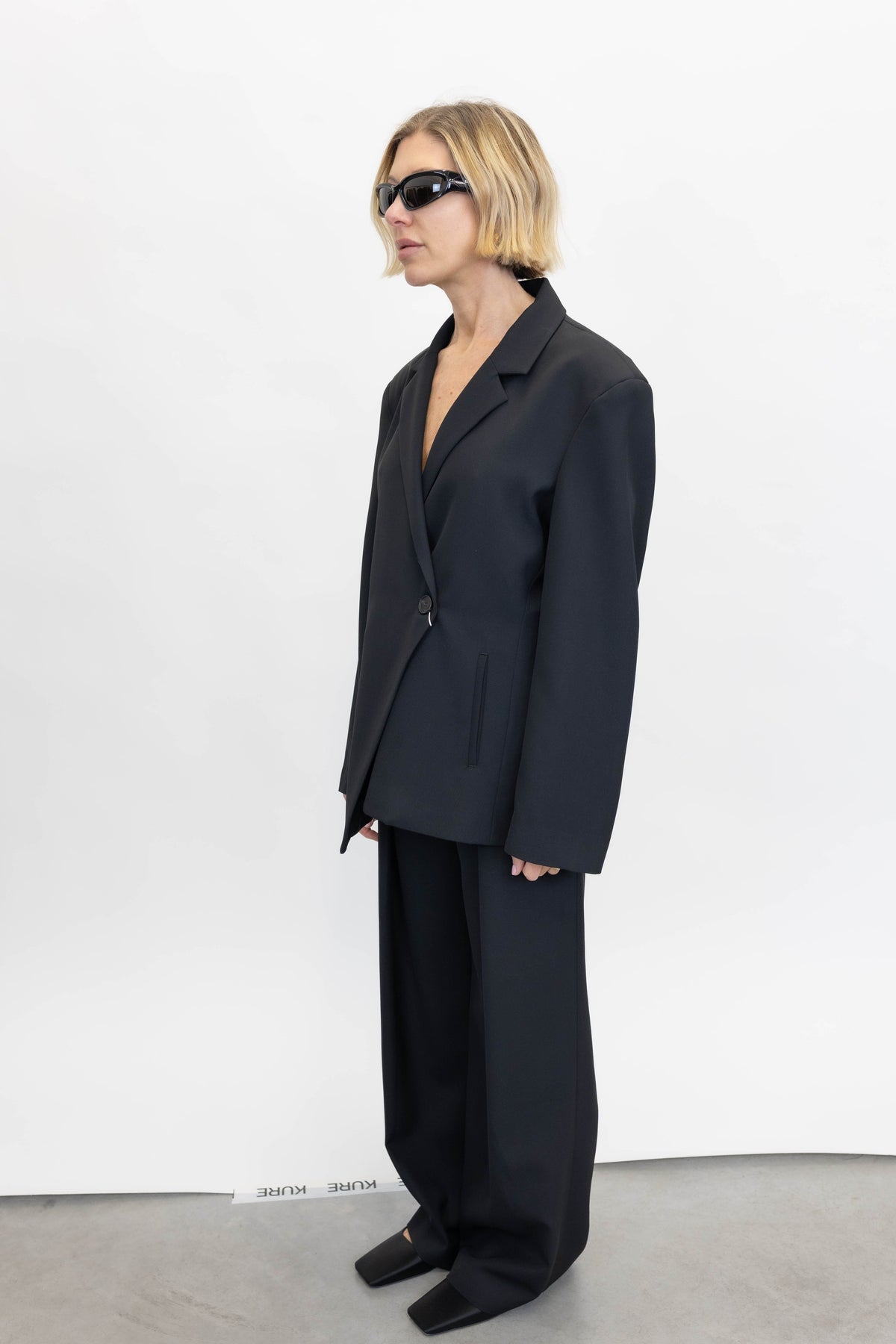 ANORA BLAZER IN BLACK BLAZER WON HUNDRED