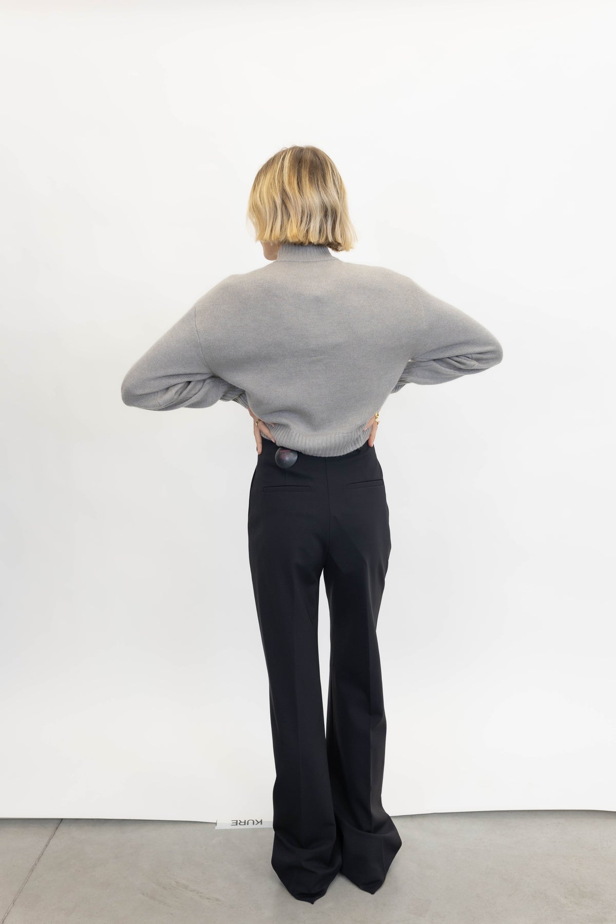VOLONTA PANTS IN BLACK PANTS .